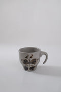 TASSE GRISE EN CÉRAMIQUE AVEC MOTIF FLEURI