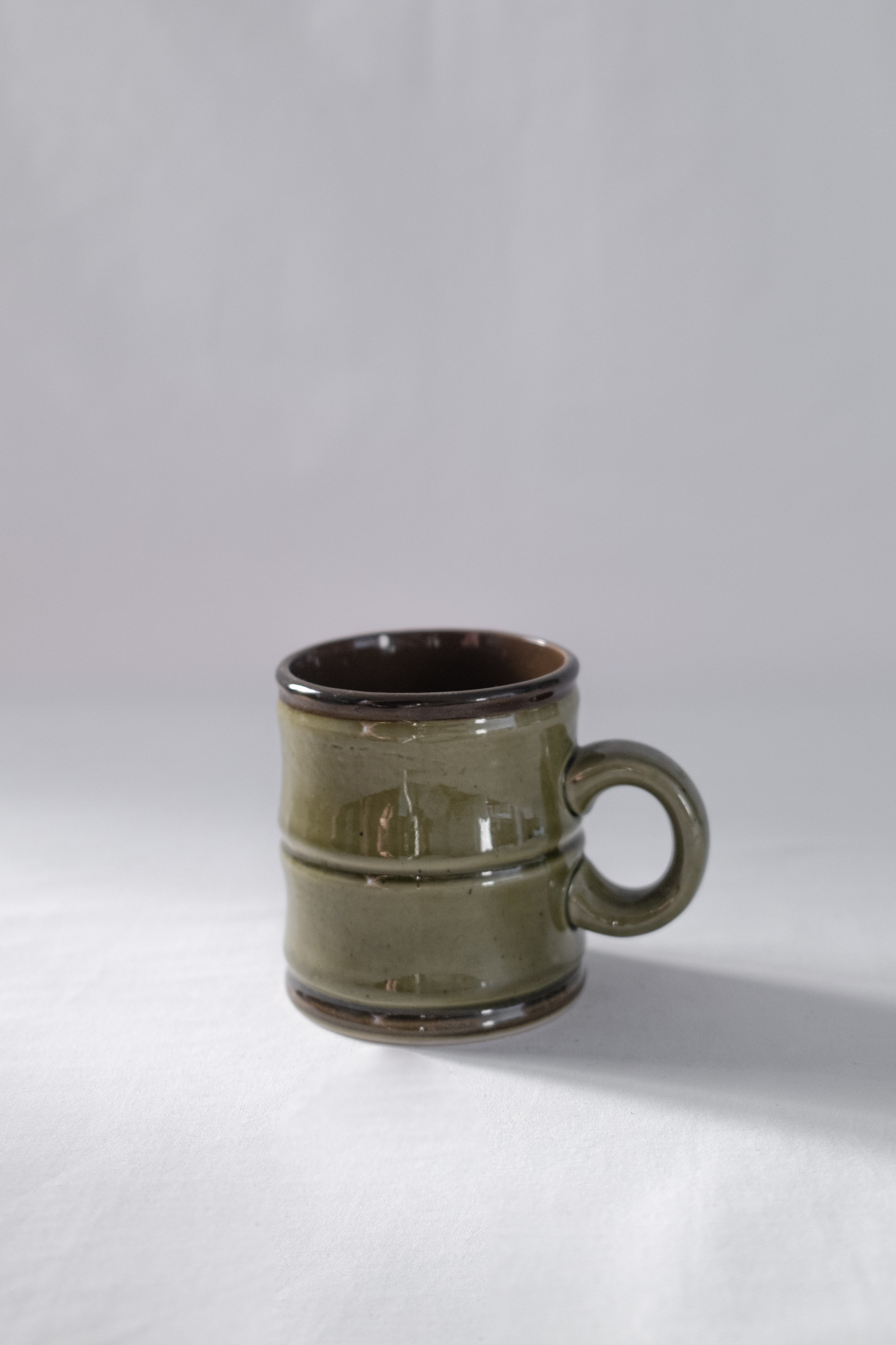 DUO DE TASSES EN CÉRAMIQUE VERTE ET MARRON