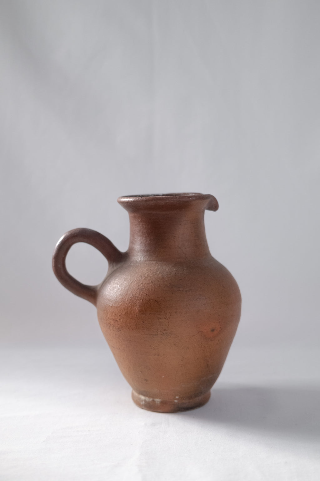 CARAFE EN GRÈS BRUN/ORANGÉ