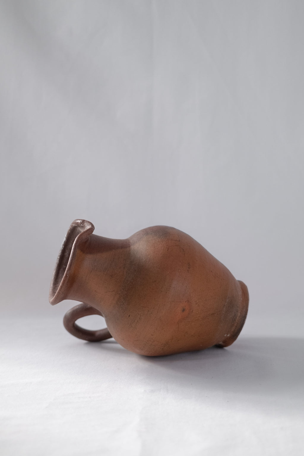 CARAFE EN GRÈS BRUN/ORANGÉ
