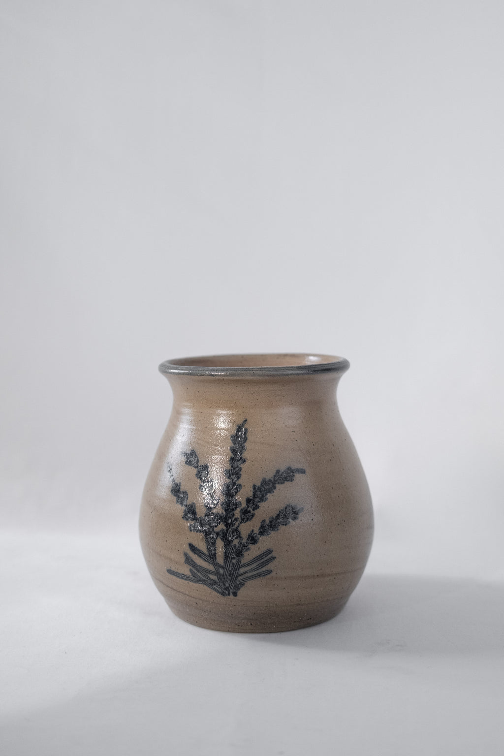 VASE EN CÉRAMIQUE MOTIF LAVANDE