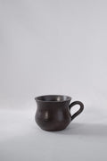 GROSSE TASSE EN CÉRAMIQUE BRUN/PRUNE