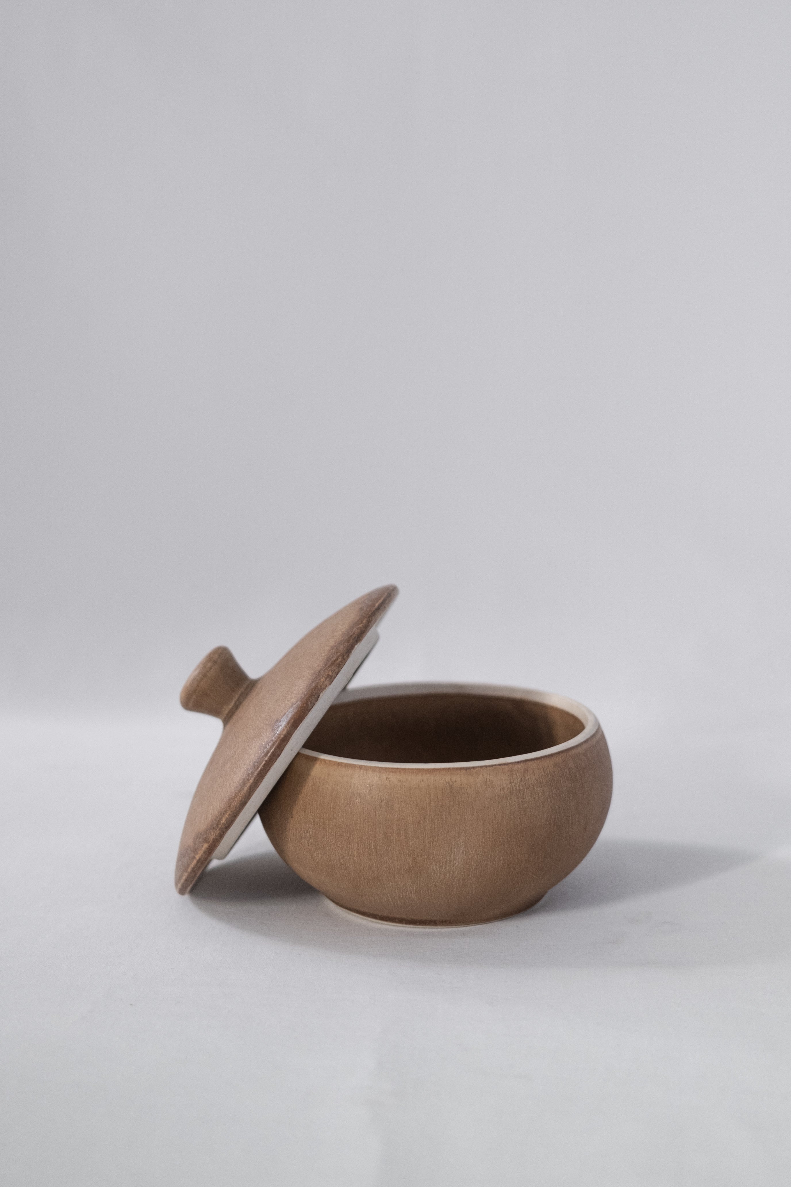 POT EN CÉRAMIQUE BRUN