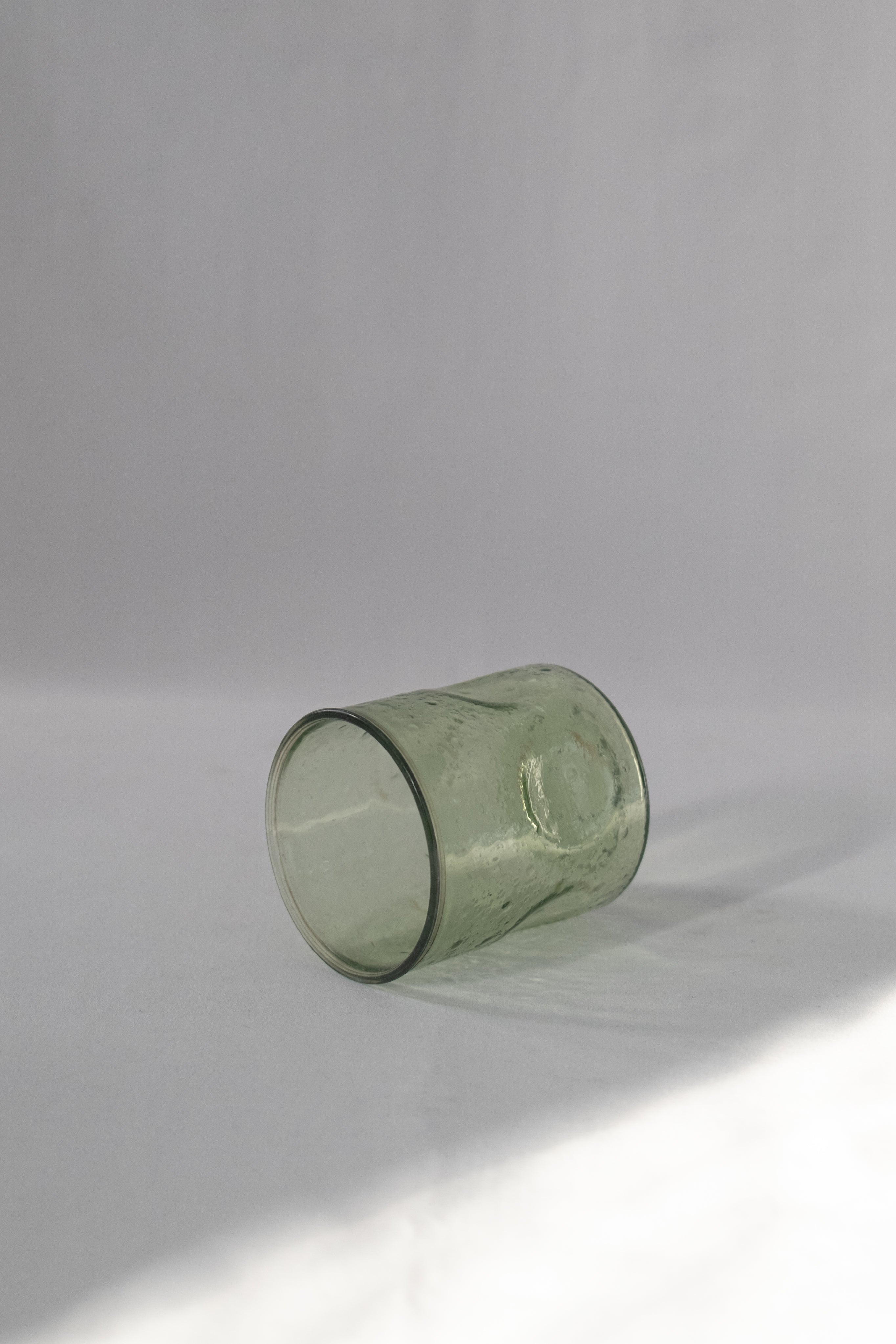 LOT DE 4 VERRES EN VERRE BULLÉS VERT