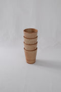 LOT DE QUATRE VERRES EN CÉRAMIQUE BRUN/ORANGÉ