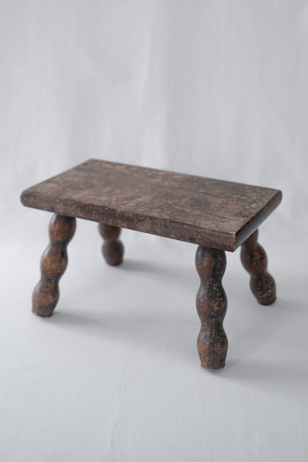 PETIT TABOURET EN BOIS