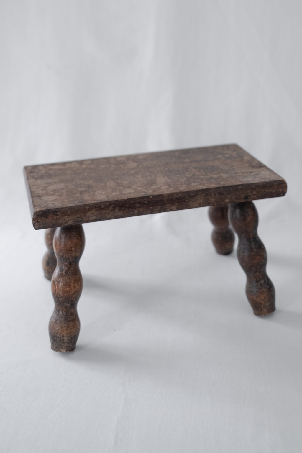 PETIT TABOURET EN BOIS