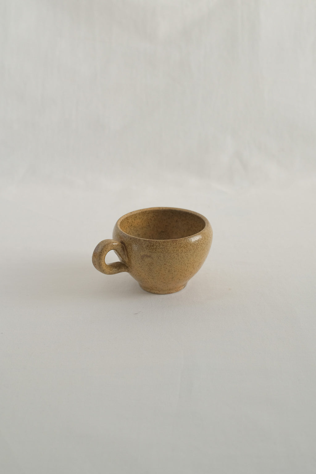 TASSE EN GRÈS BRUN