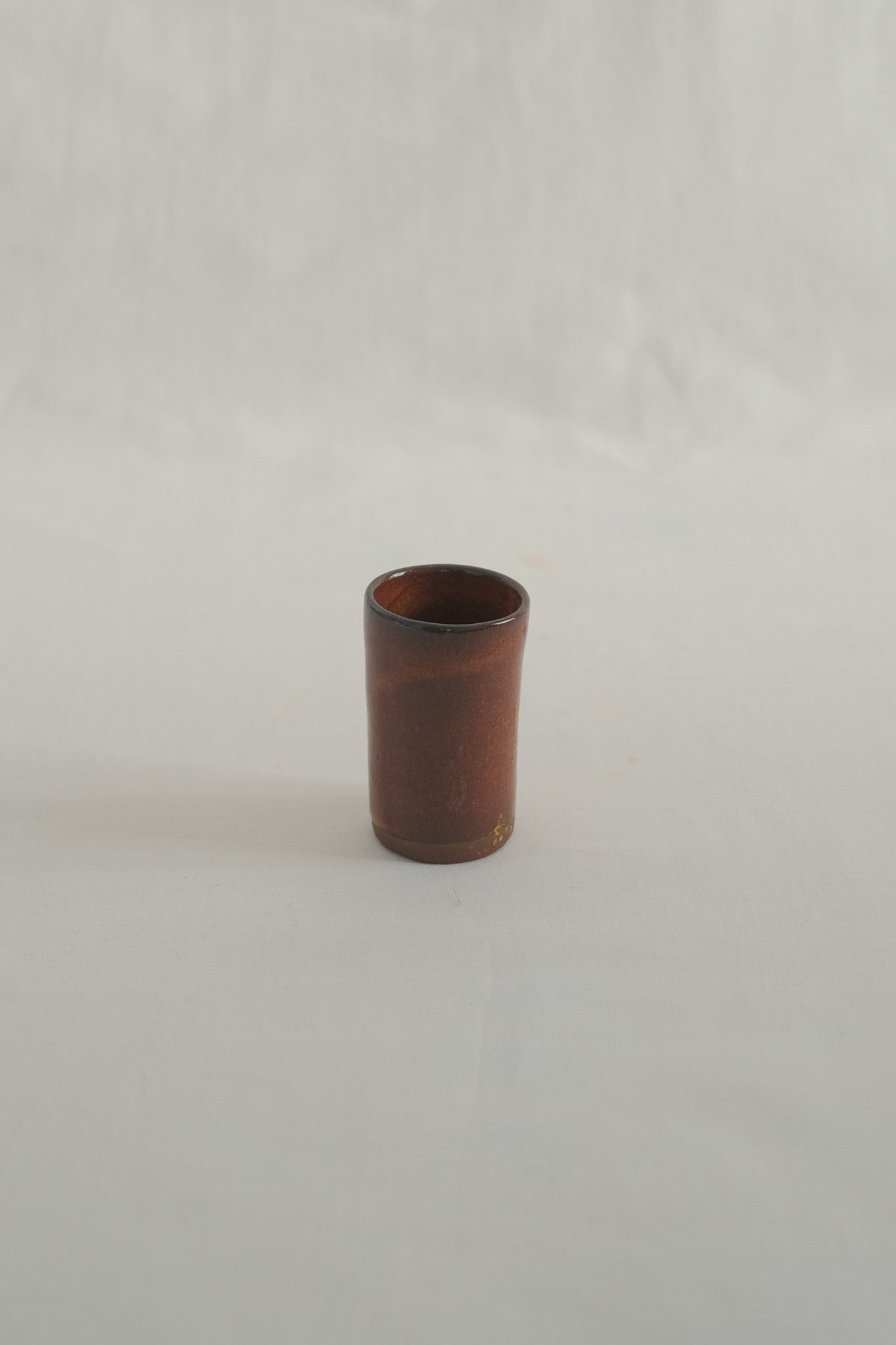 LOT DE VERRES À DIGESTIF EN CÉRAMIQUE