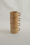 LOT DE QUATRE TASSES EN GRÈS BRUN