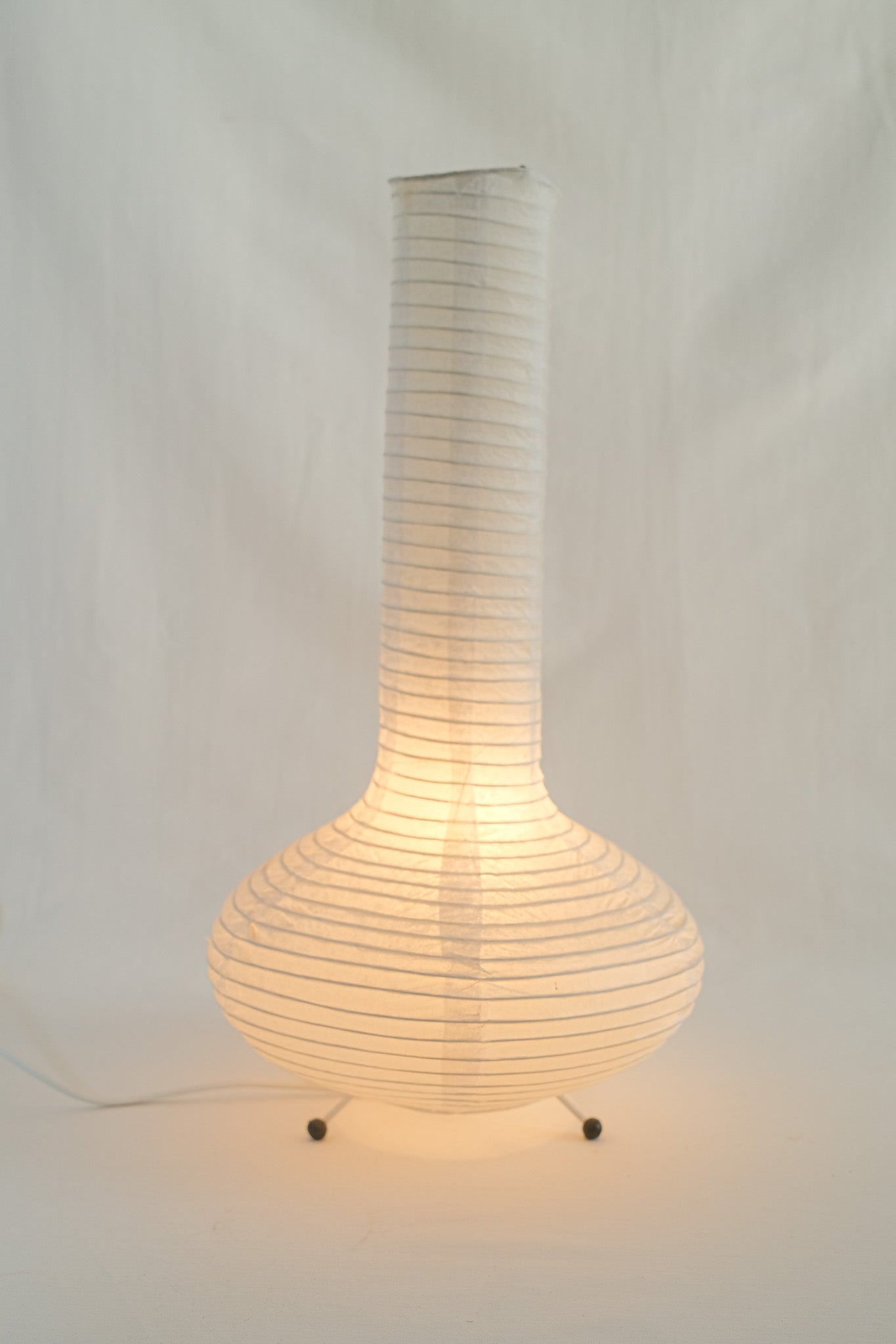 LAMPE EN PAPIER