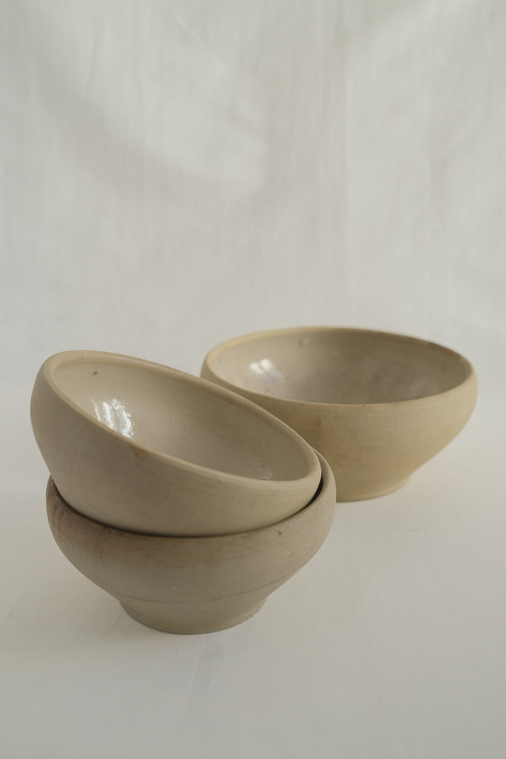 LOT DE BOLS EN GRÈS BEIGE
