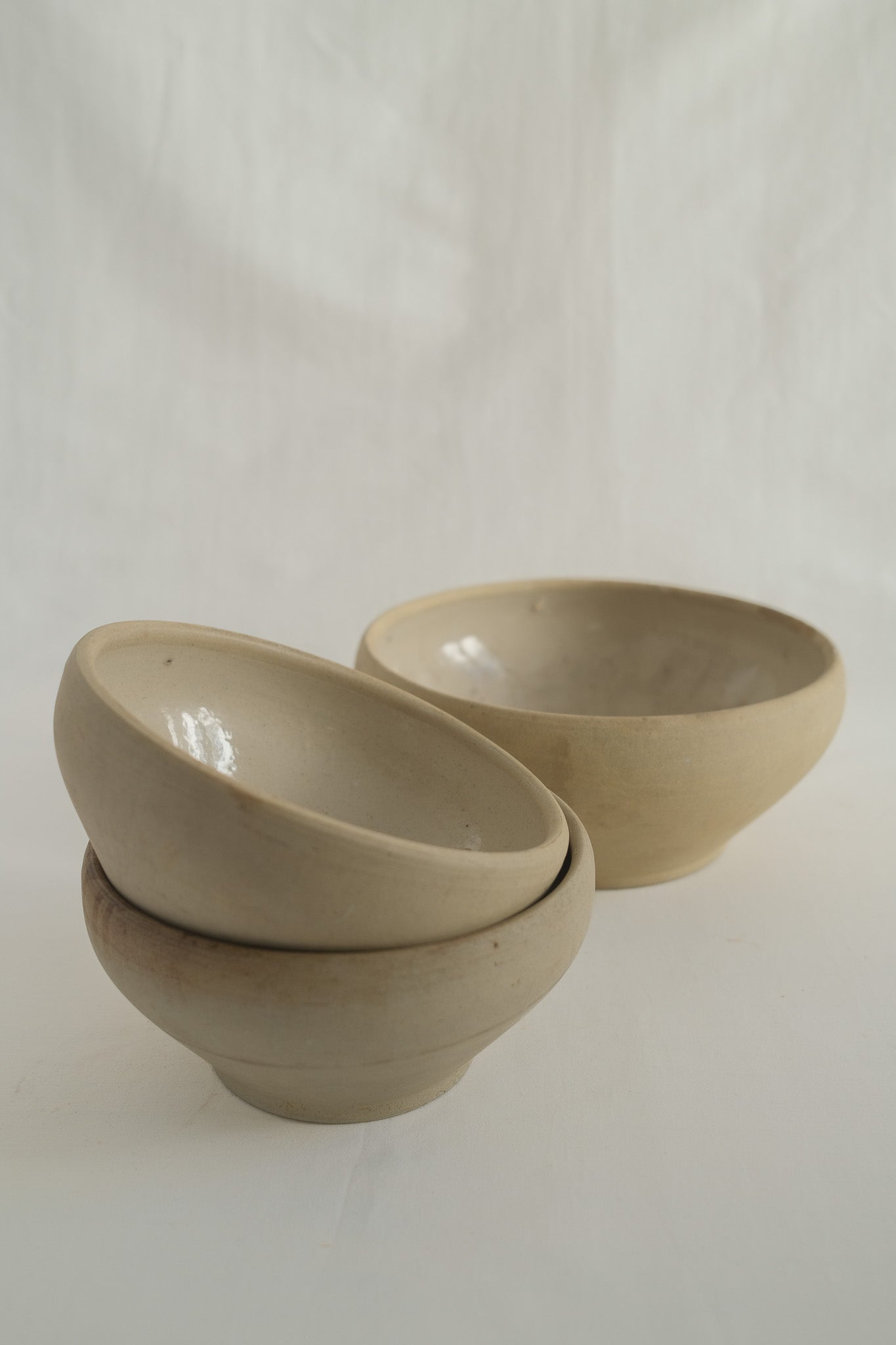LOT DE BOLS EN GRÈS BEIGE