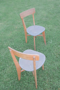 DEUX CHAISES EN BOIS AVEC ASSISE EN MÉTAL ANNÉE 70