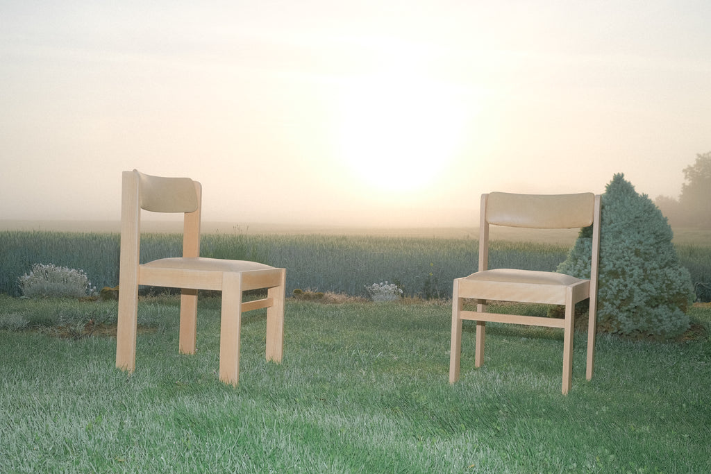 CHAISES EN BOIS CLAIR ET CUIR, INSPIRATION REGAIN, ANNÉES 1970