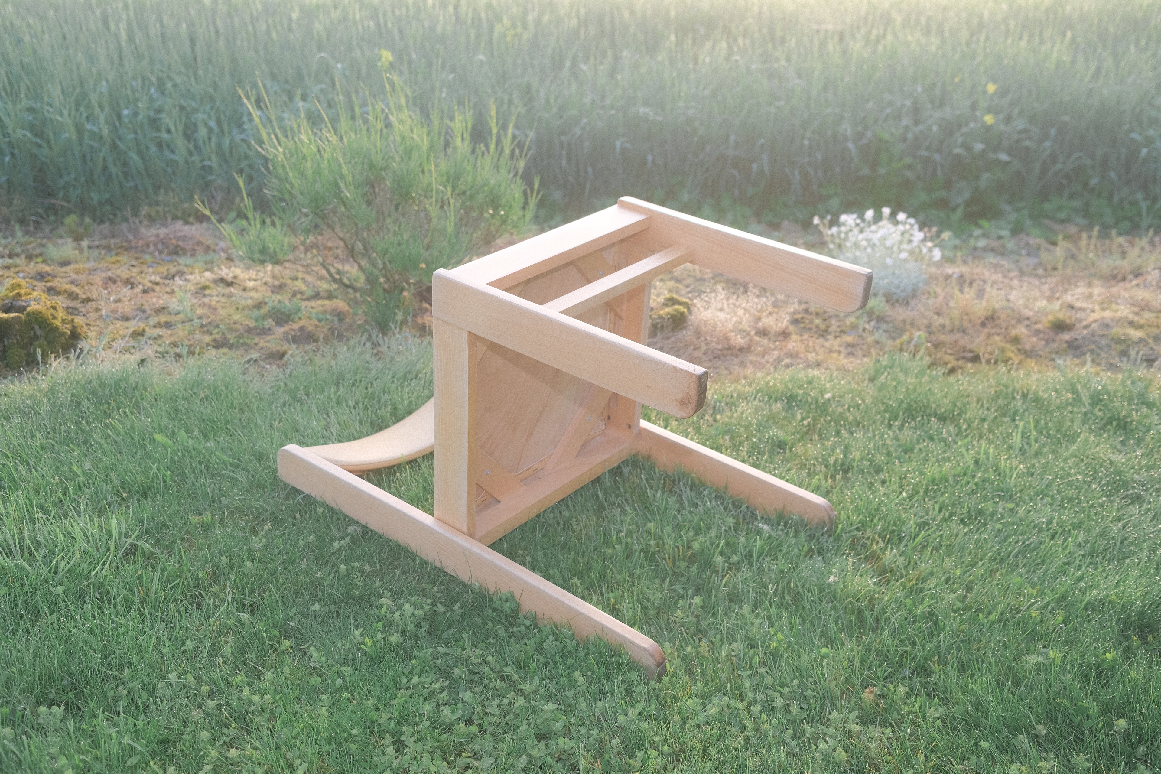 CHAISES EN BOIS CLAIR ET CUIR, INSPIRATION REGAIN, ANNÉES 1970