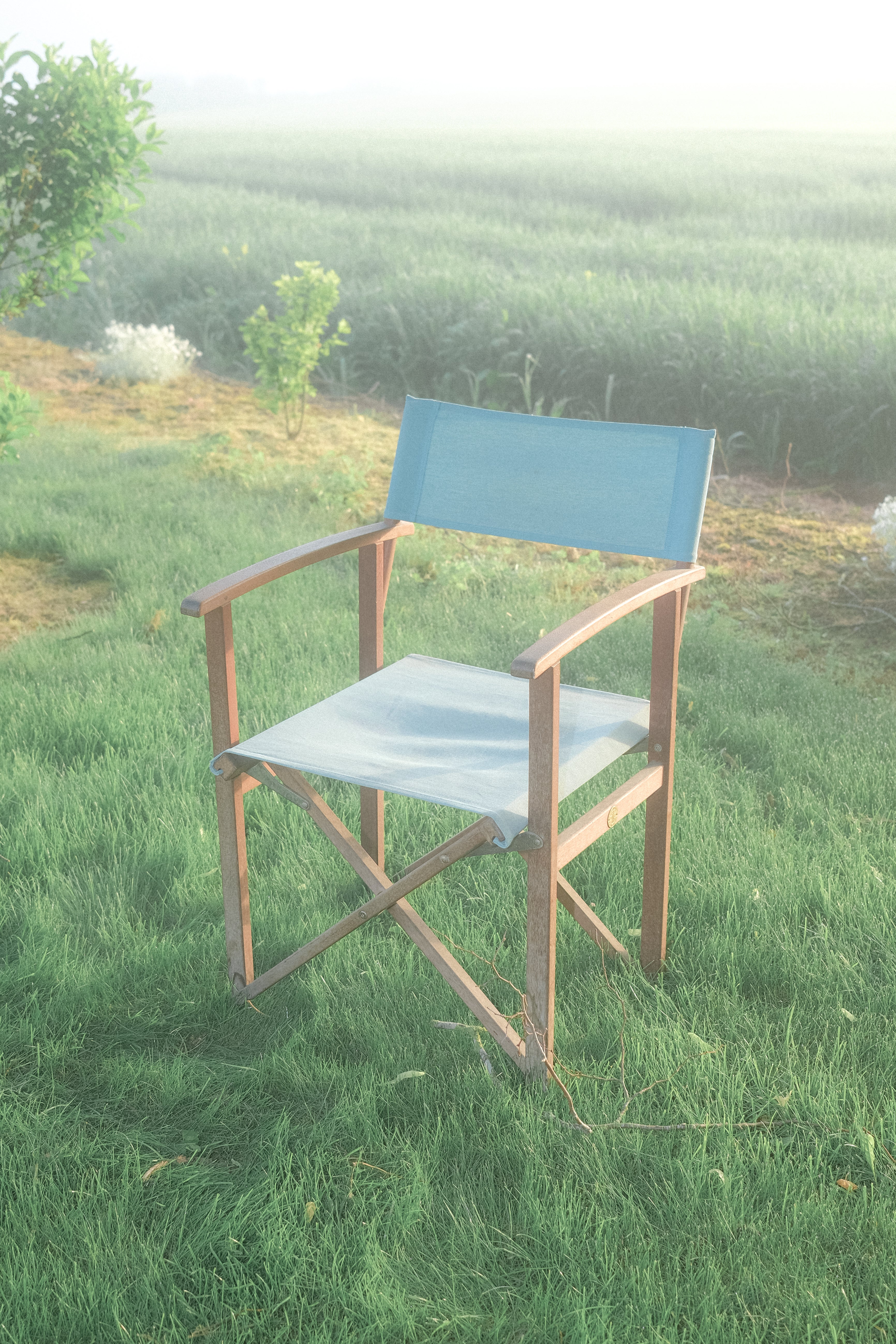 CHAISE DE RÉALISATEUR EN BOIS ET TISSU BLEU