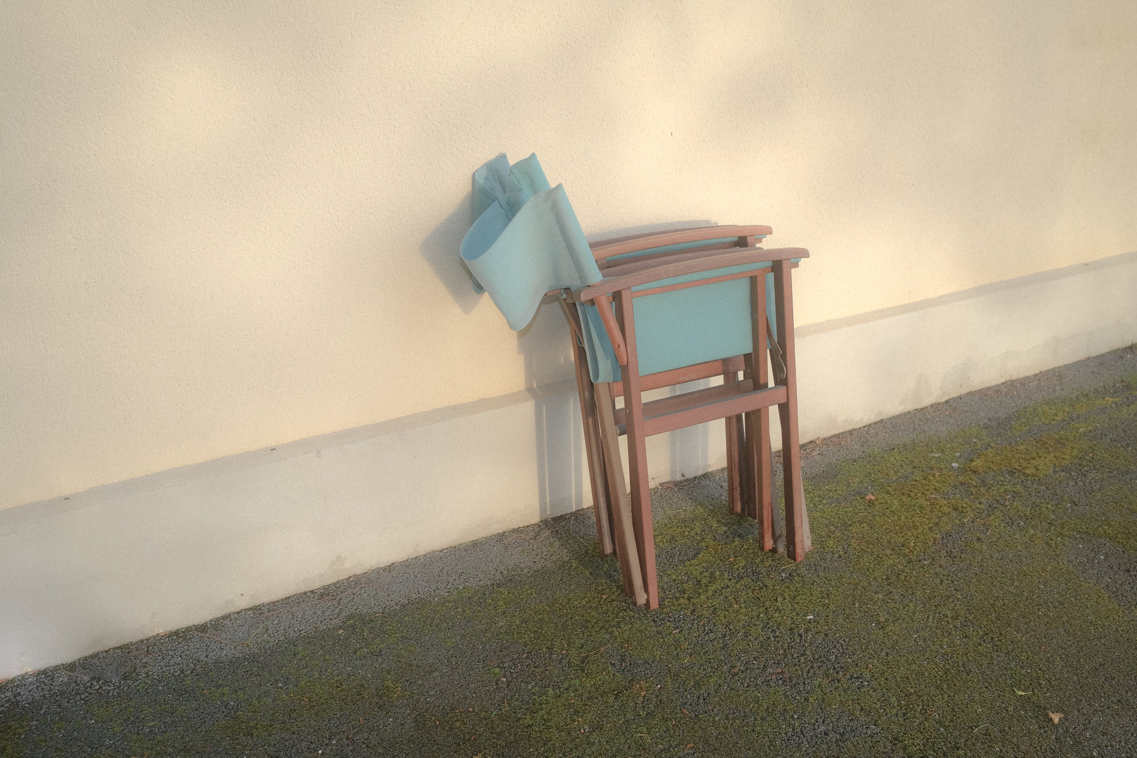 CHAISE DE RÉALISATEUR EN BOIS ET TISSU BLEU