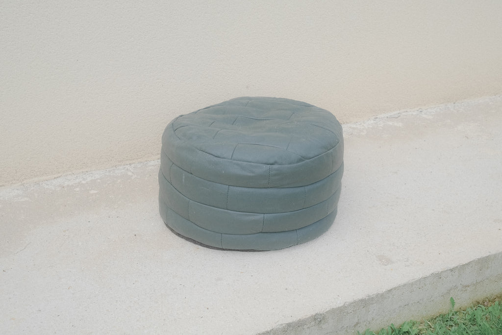 POUF EN CUIR VERT