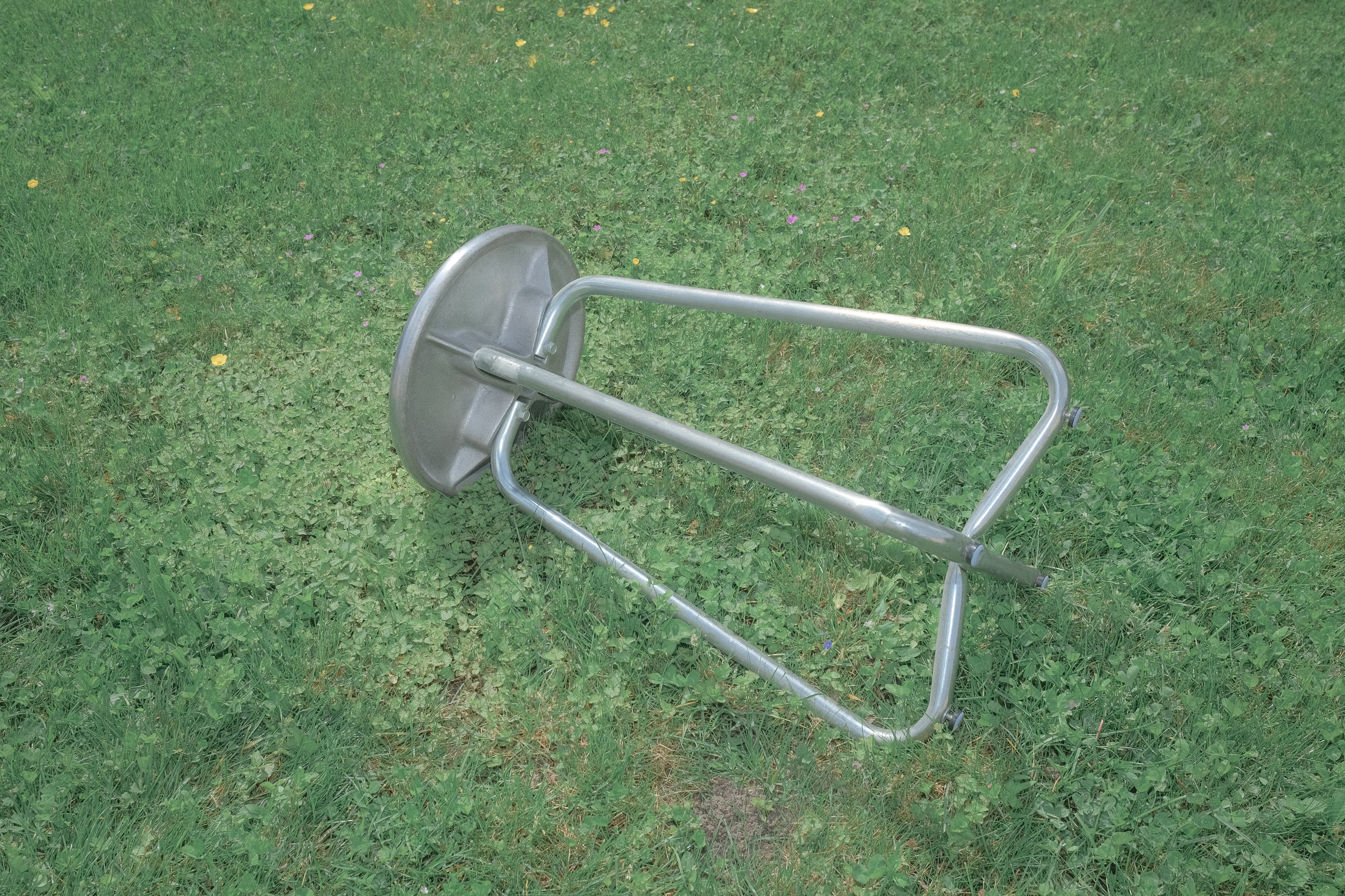 TABOURET BRUTALISTE EN FONTE ET ALUMINIUM