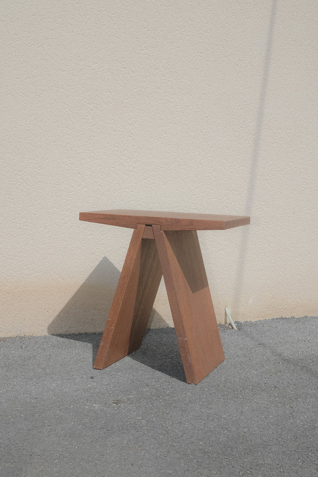TABOURET EN BOIS BRUTE