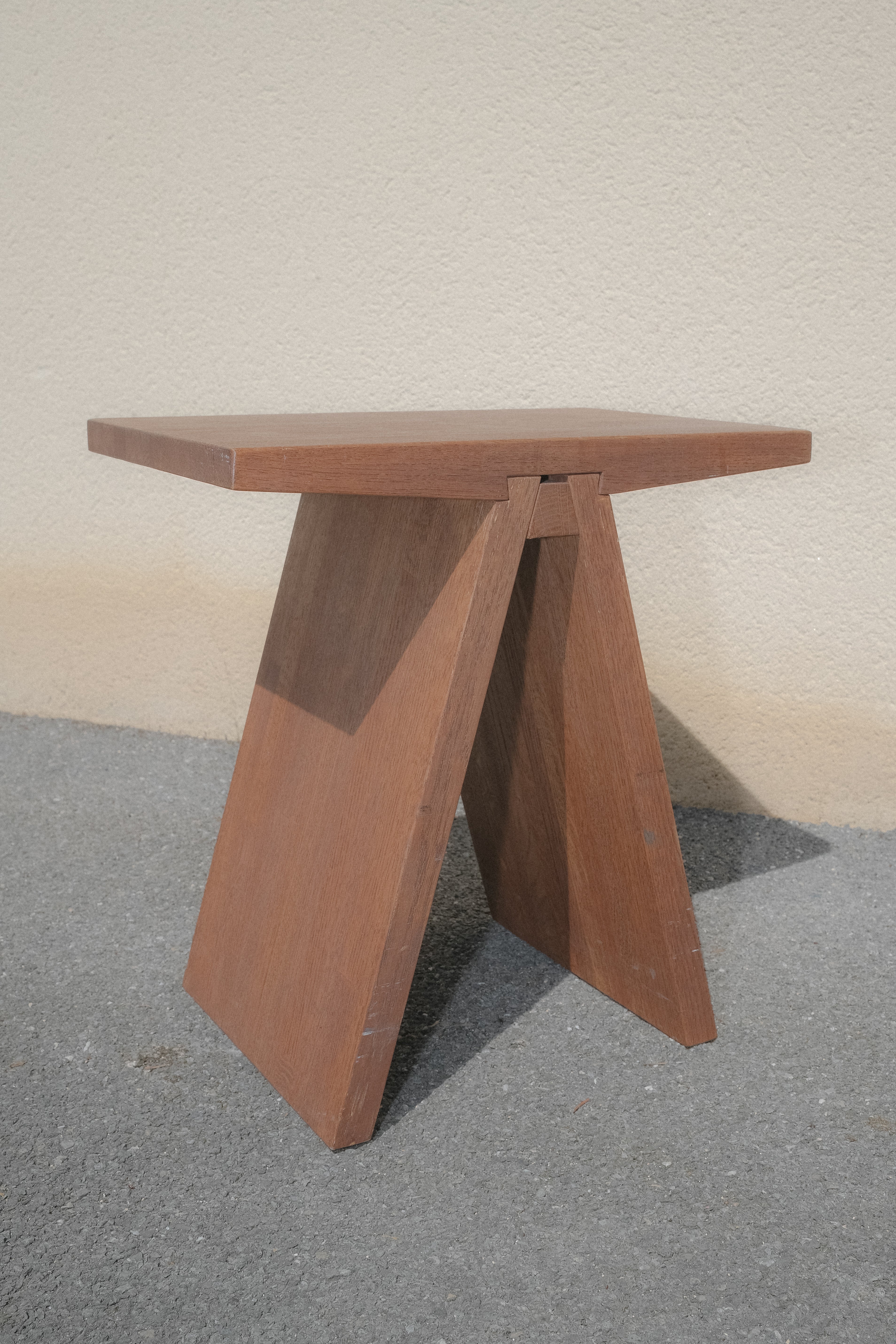 TABOURET EN BOIS BRUTE