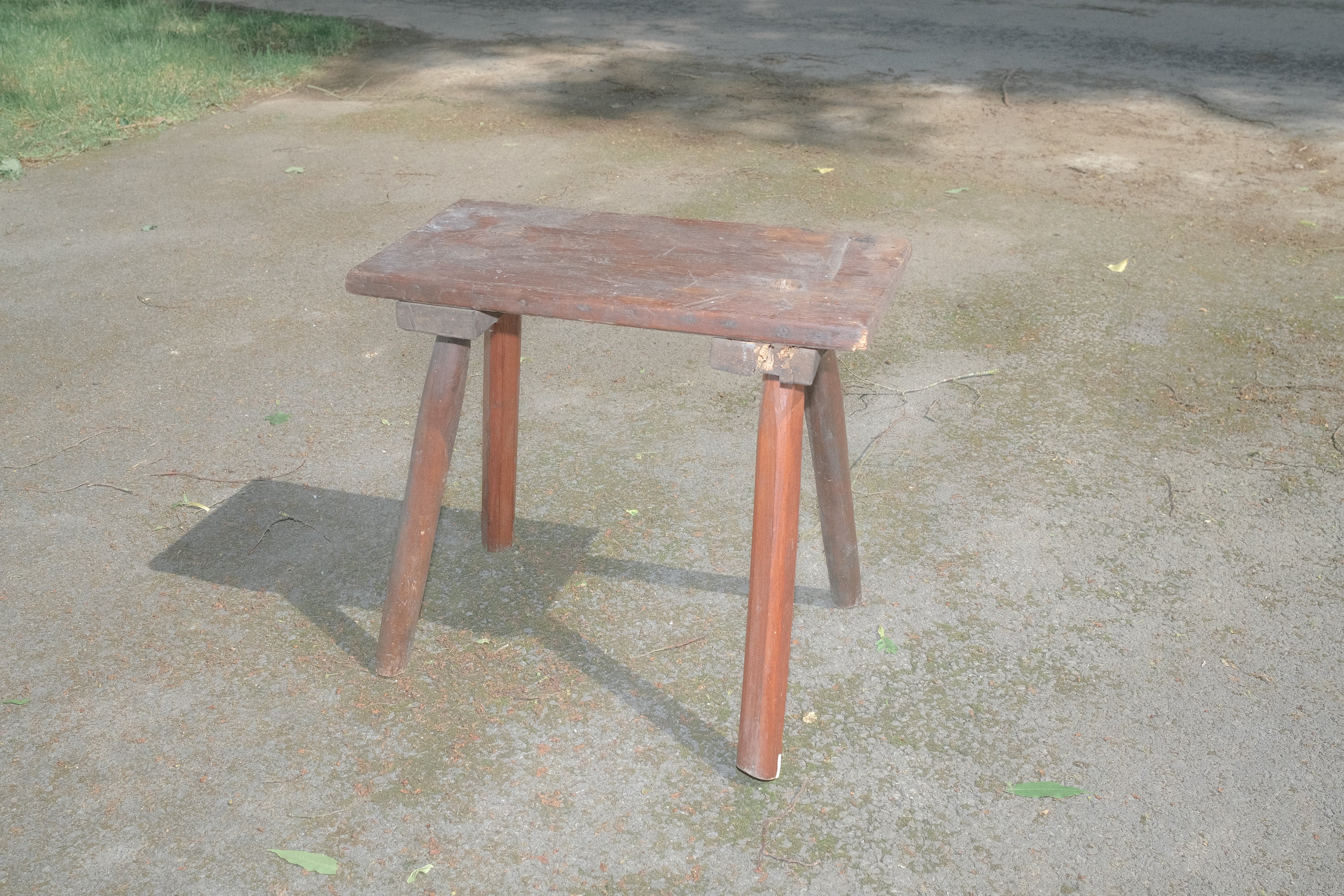 TABOURET DE FERME EN BOIS BRUTE