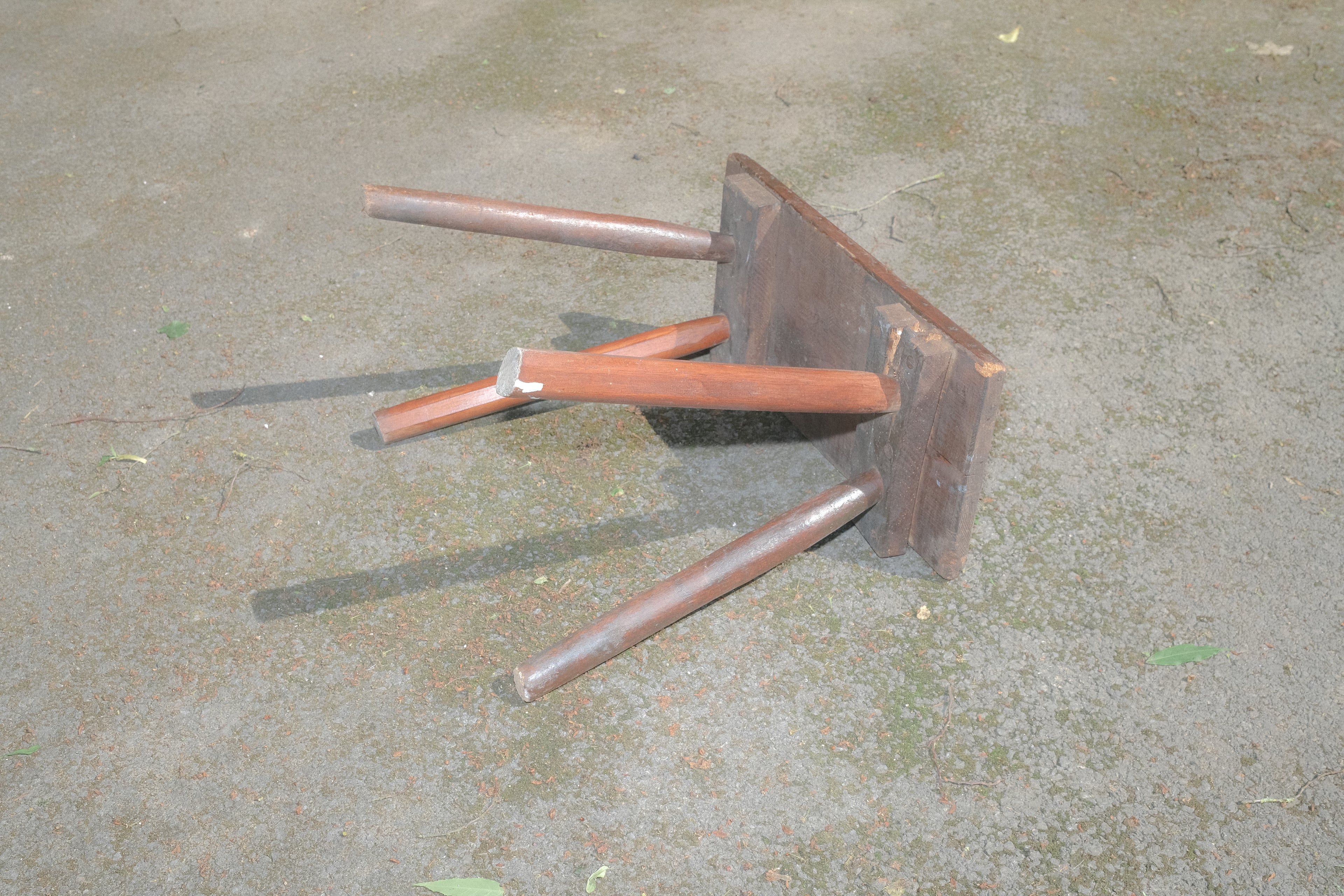 TABOURET DE FERME EN BOIS BRUTE
