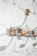 PORTE-MANTEAUX MURAL EN BOIS ET MÉTAL