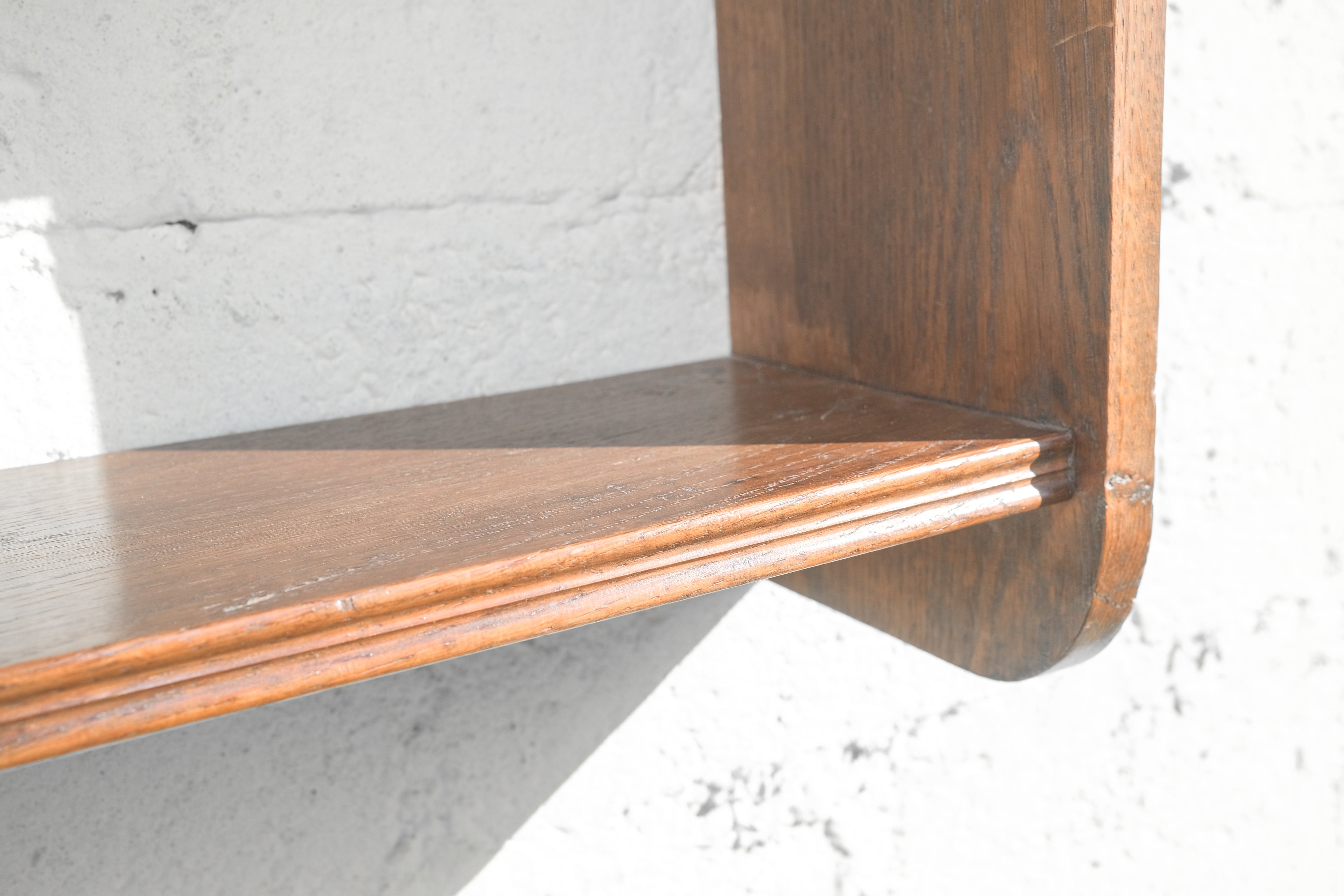 ÉTAGÈRE MURALE EN BOIS BRUTE