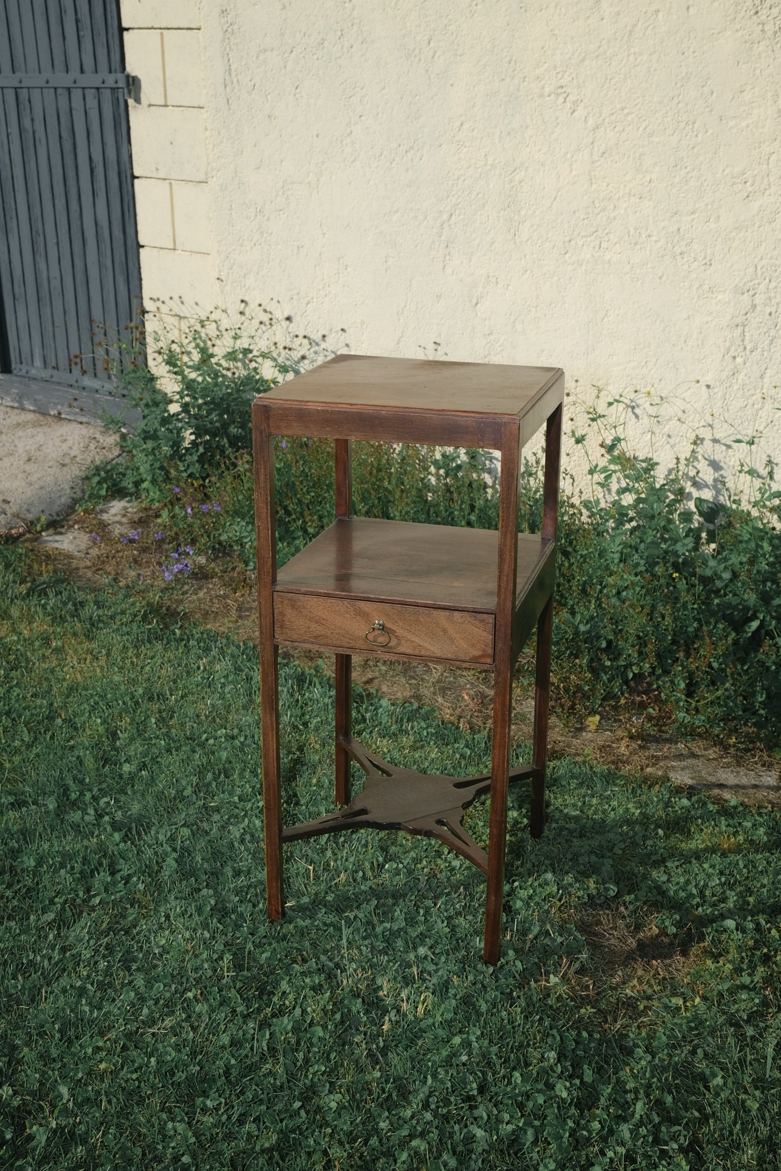 TABLES DE CHEVET ANTIQUES