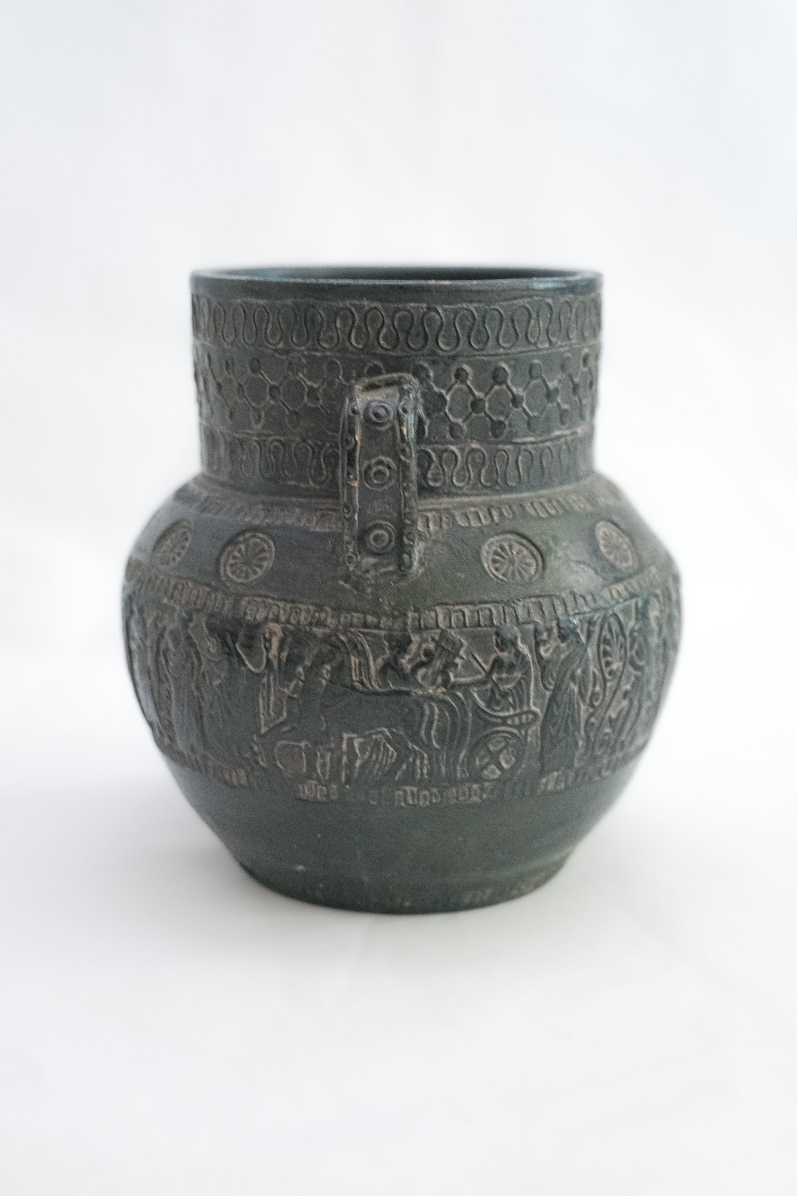 VASE EN GRÈS PATINÉ À DEUX ANSES, XXE SIÈCLE.