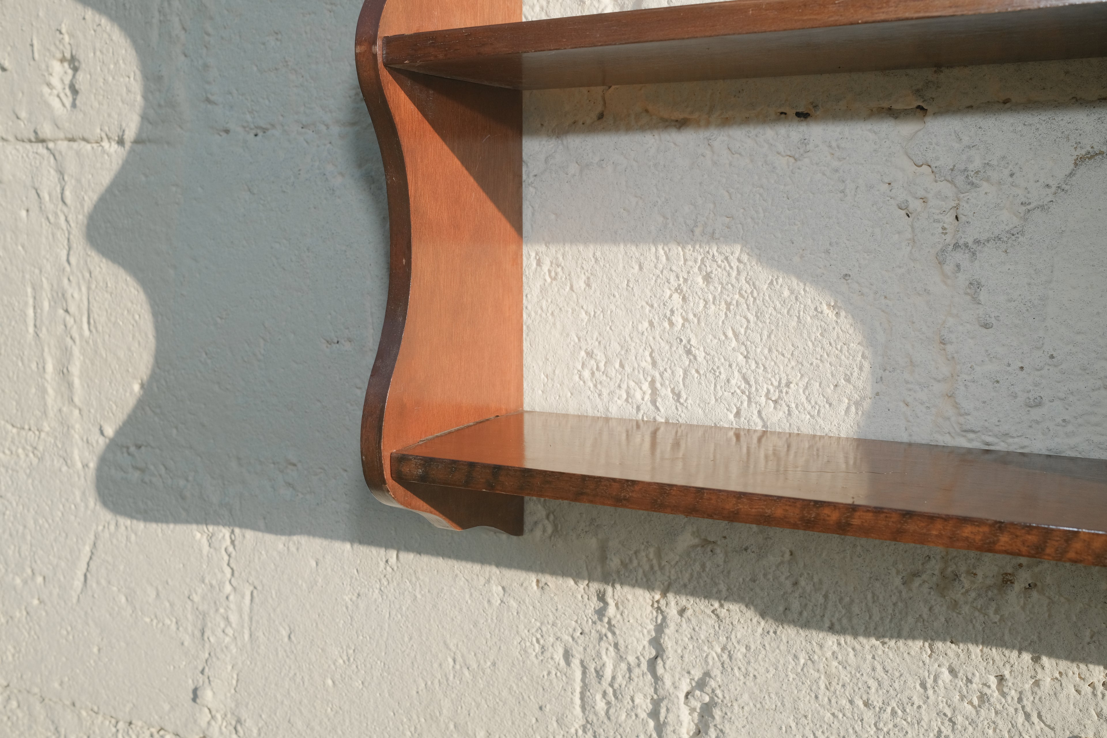 ÉTAGÈRE MURALE EN BOIS BRUT