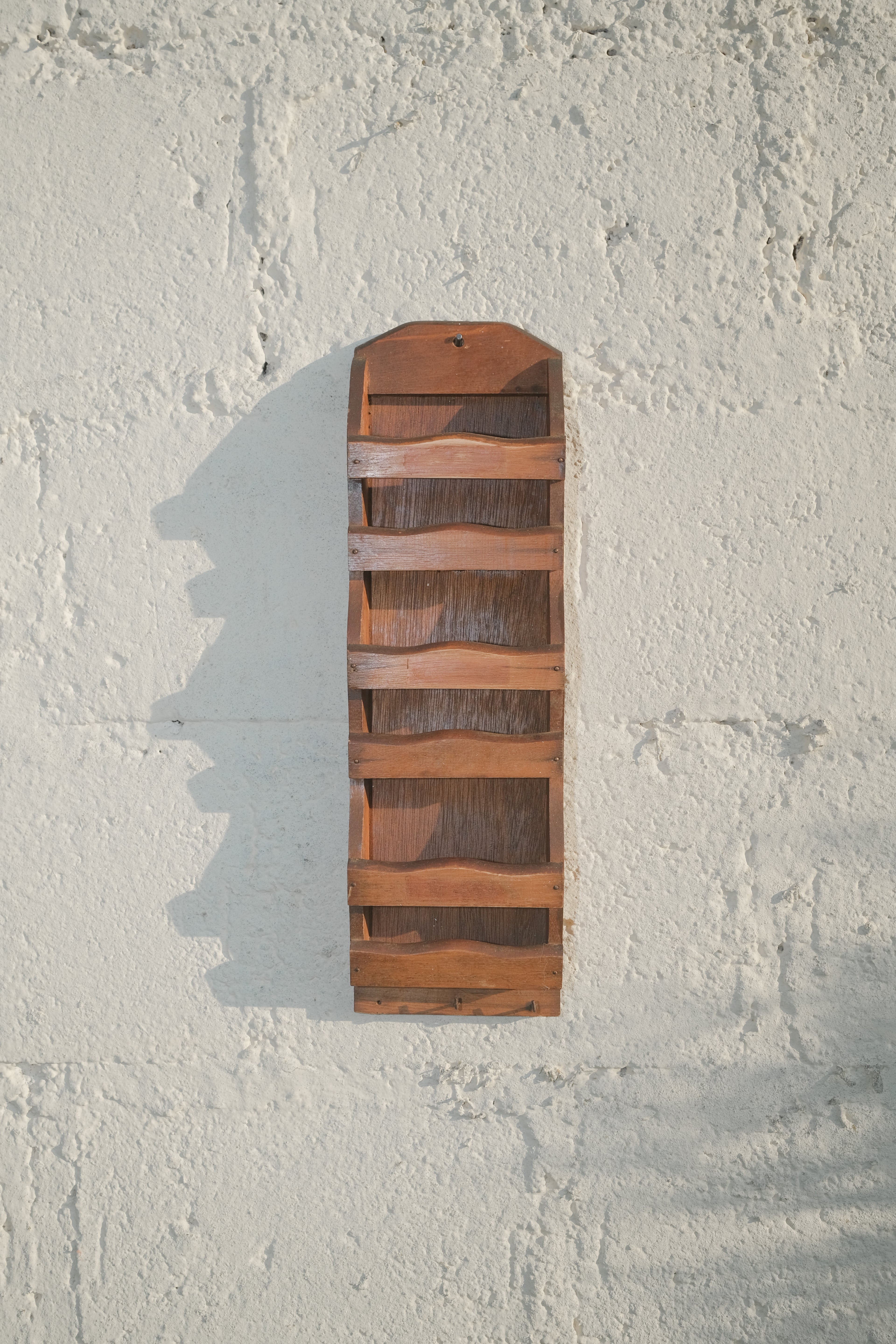 PORTE LETTRES MURAL EN BOIS BRUTE