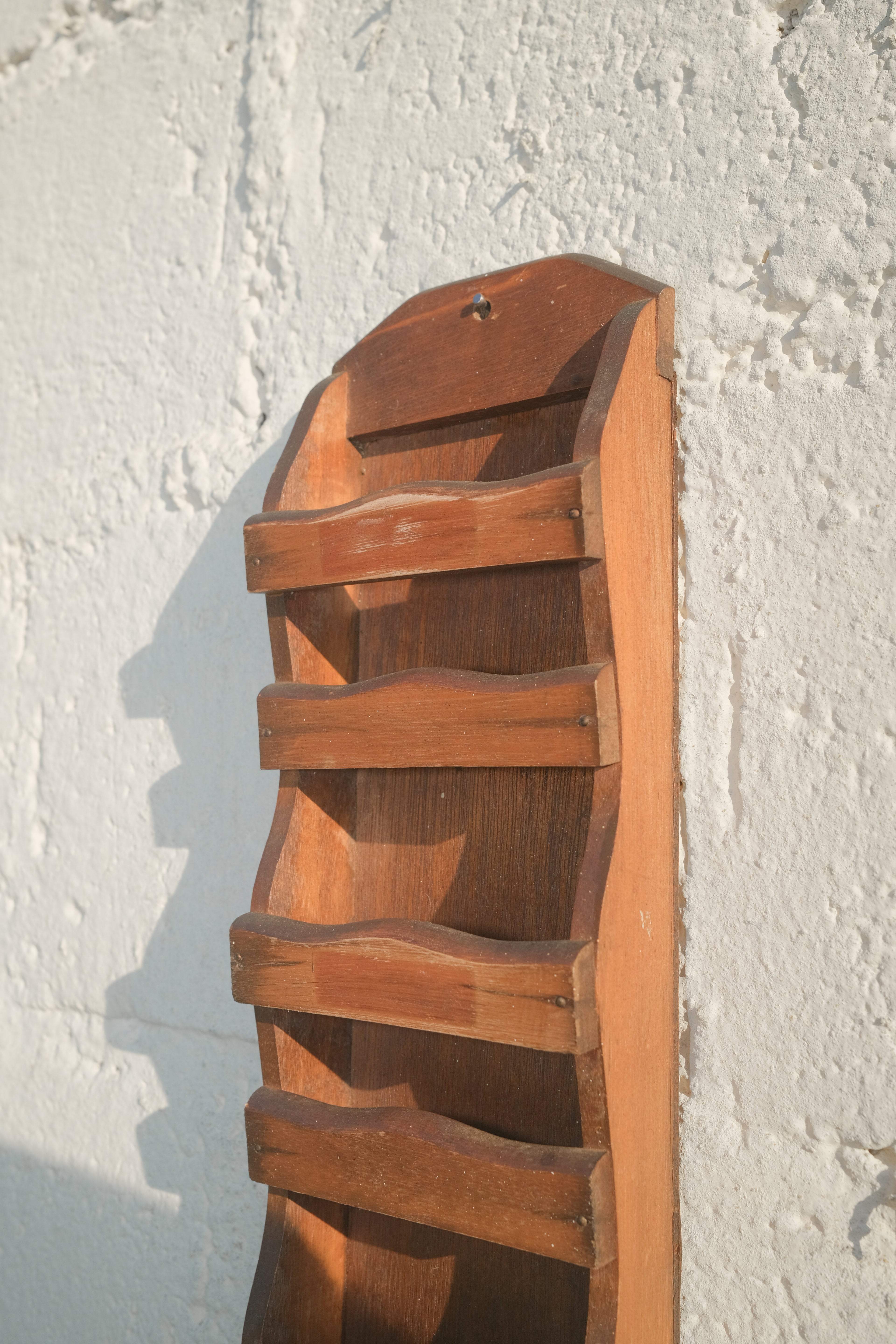 PORTE LETTRES MURAL EN BOIS BRUTE