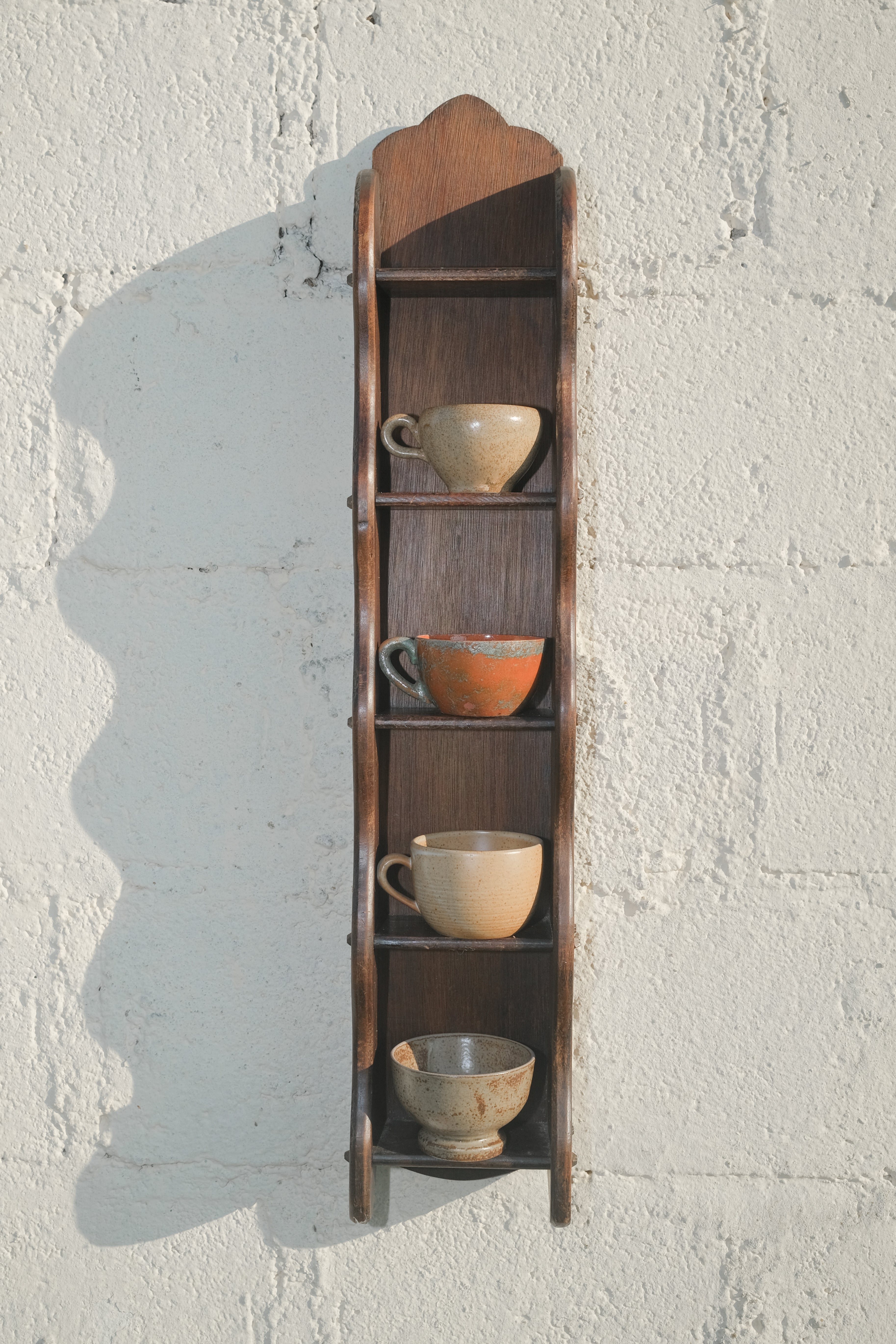 ÉTAGÈRE MURALE EN BOIS BRUTE