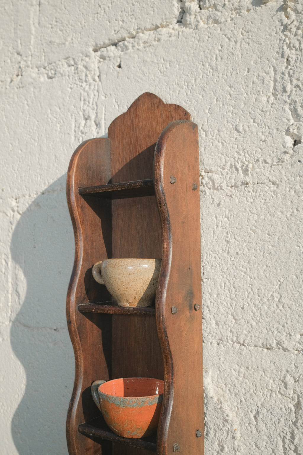 ÉTAGÈRE MURALE EN BOIS BRUTE