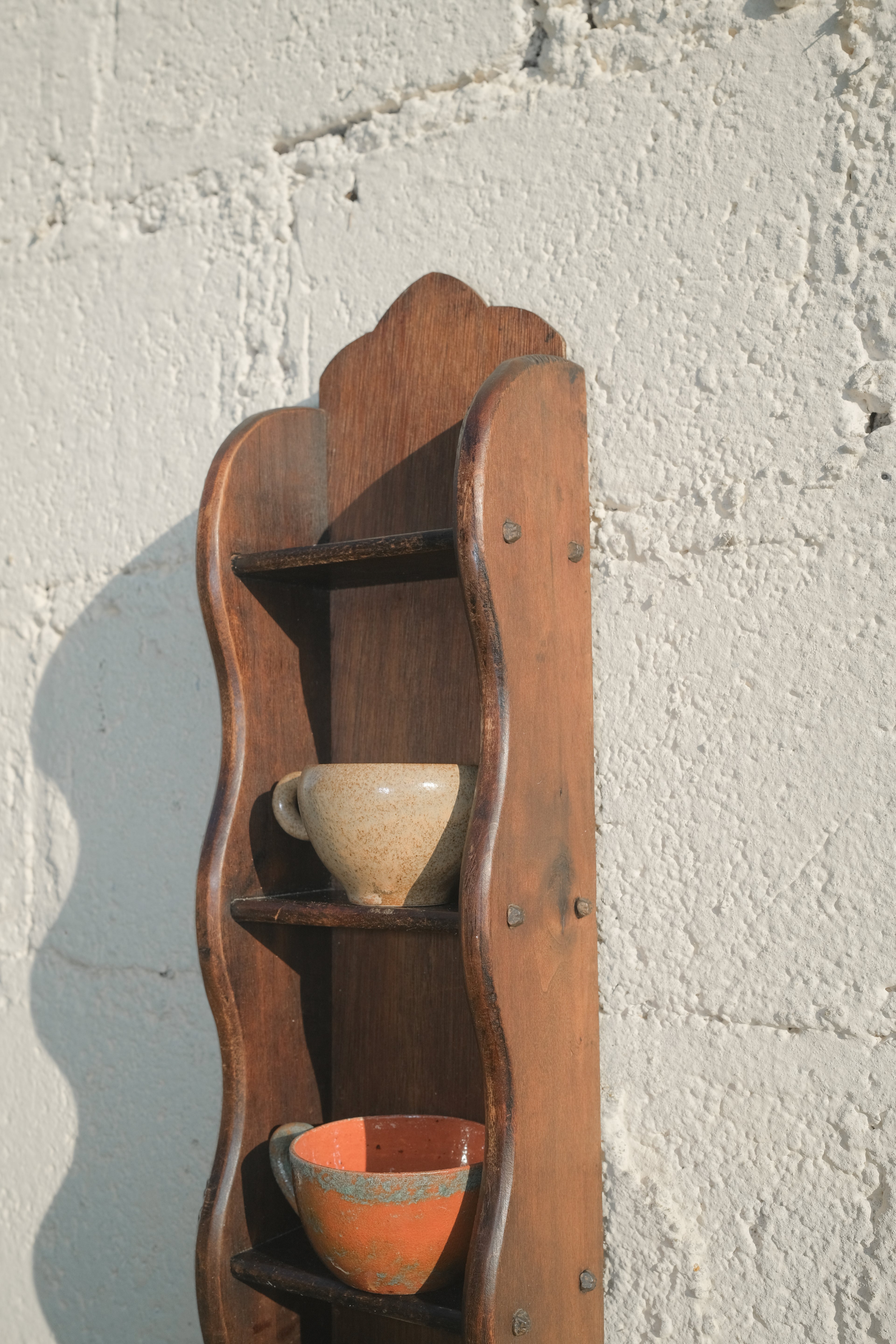 ÉTAGÈRE MURALE EN BOIS BRUTE