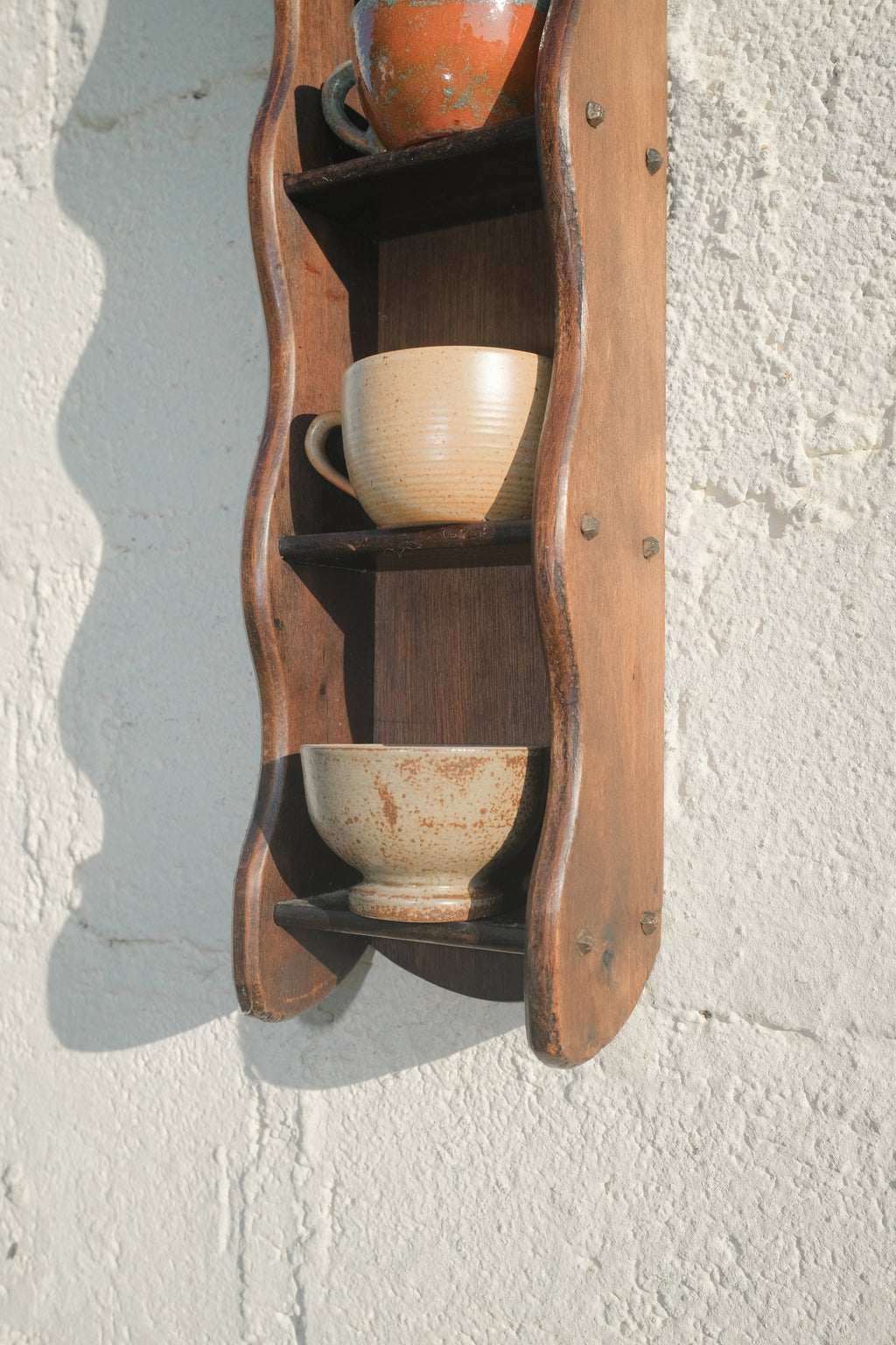 ÉTAGÈRE MURALE EN BOIS BRUTE