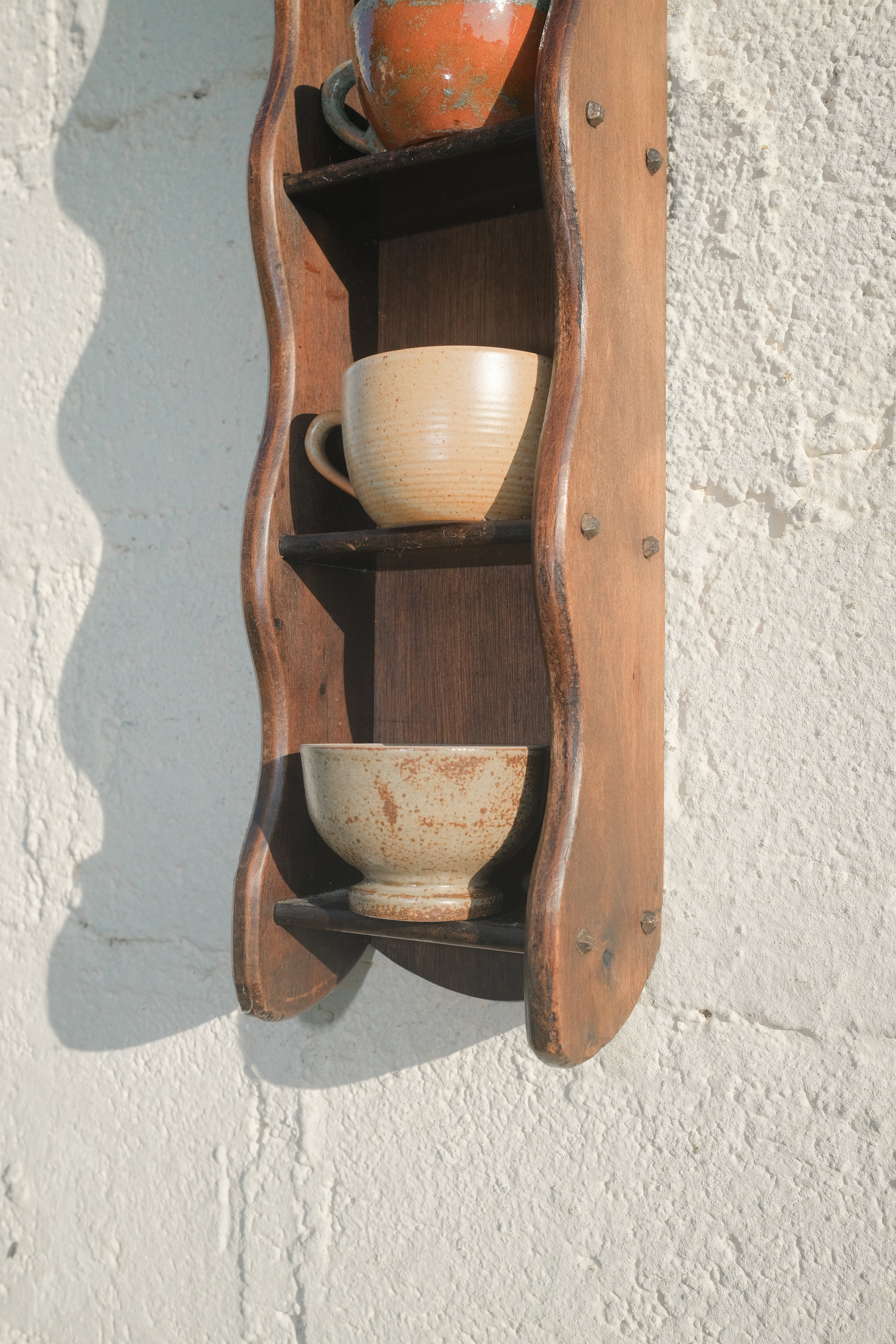 ÉTAGÈRE MURALE EN BOIS BRUTE