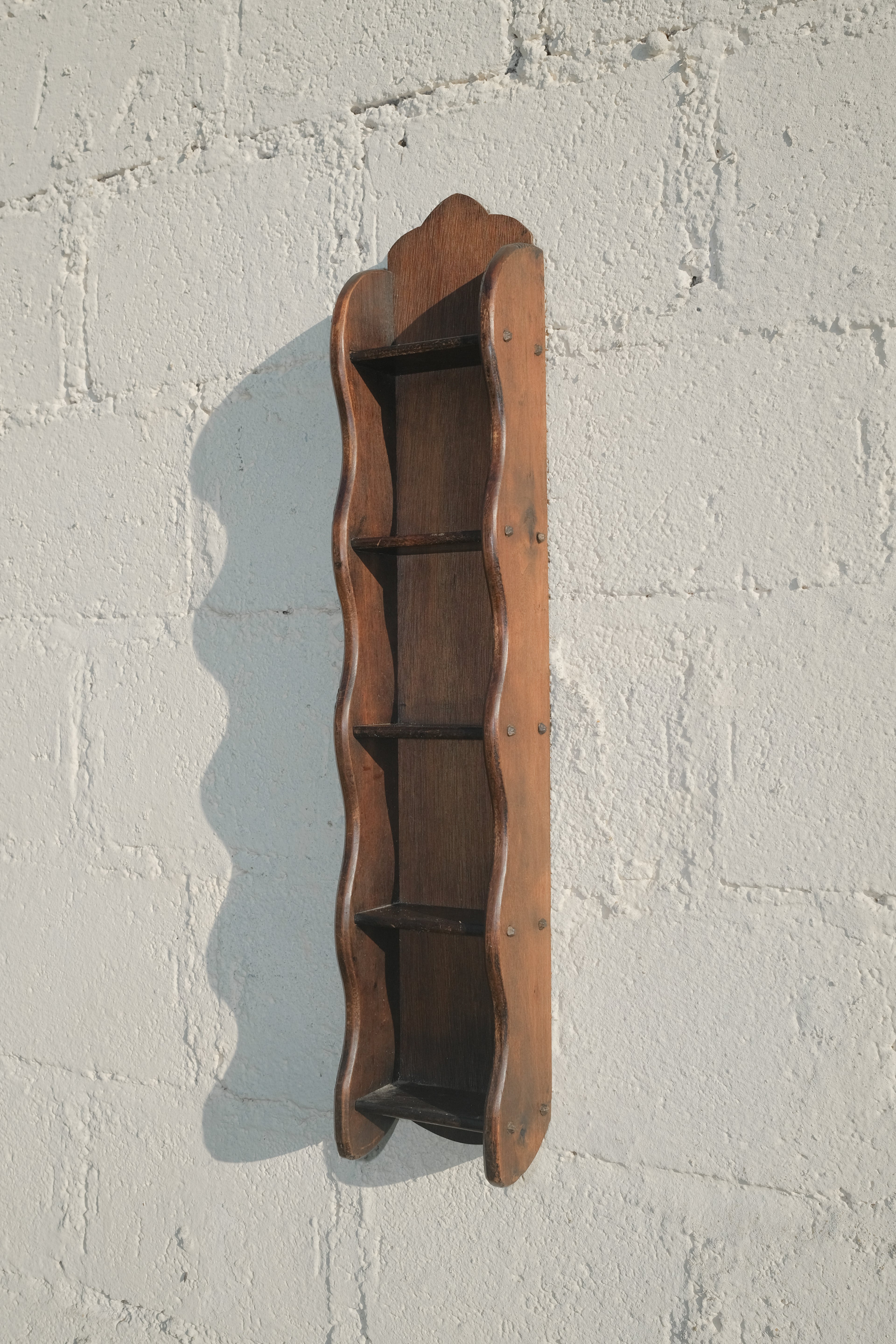 ÉTAGÈRE MURALE EN BOIS BRUTE