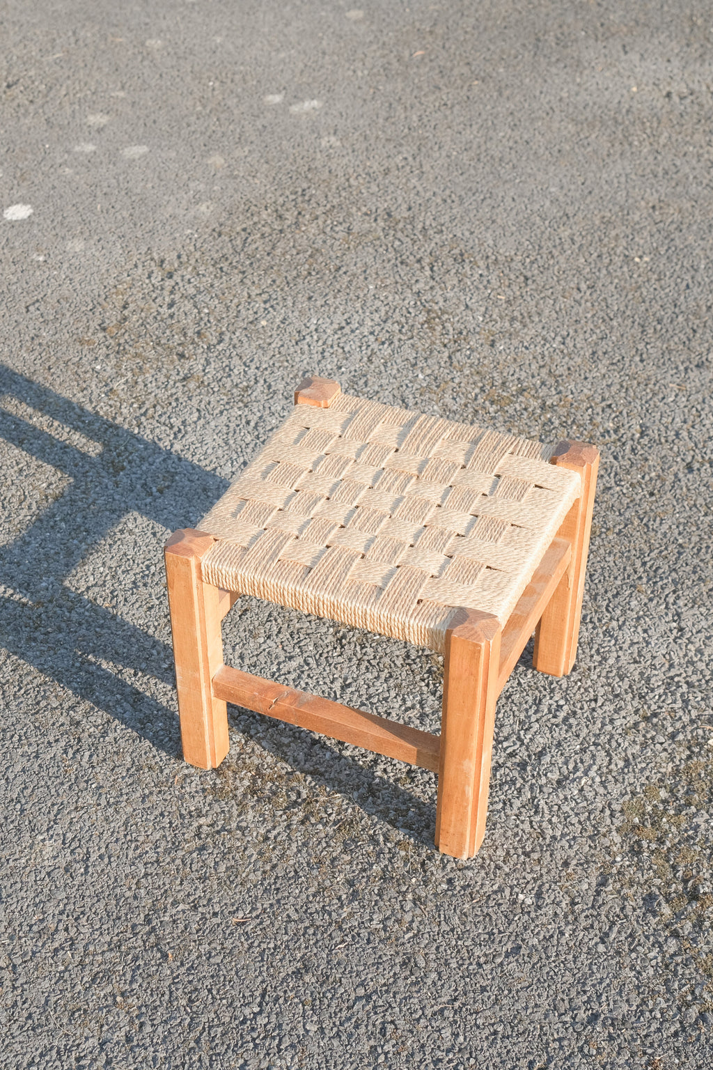 TABOURET EN BOIS TRÉSSÉ
