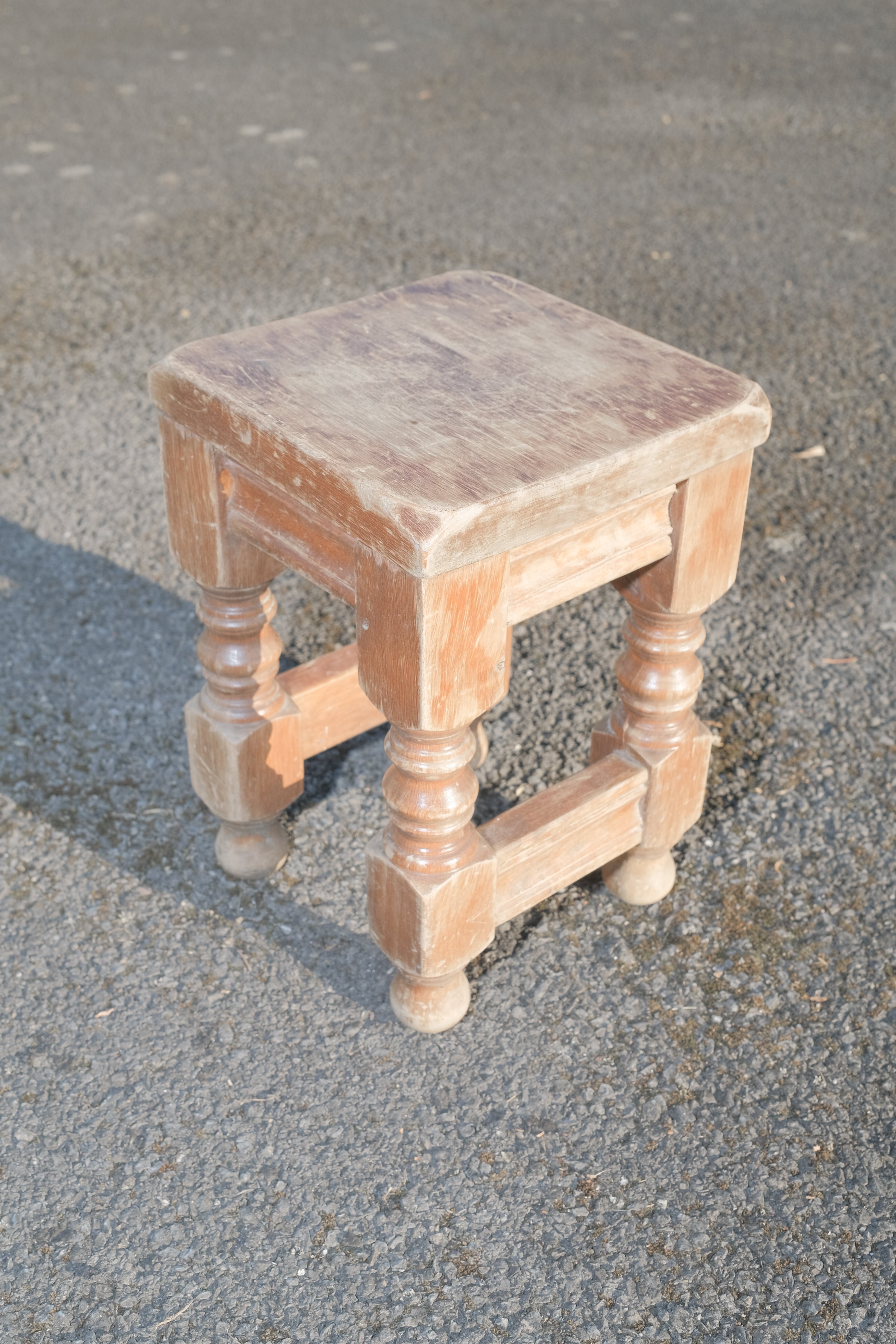 TABOURET FRANÇAIS EN BOIS BRUTE