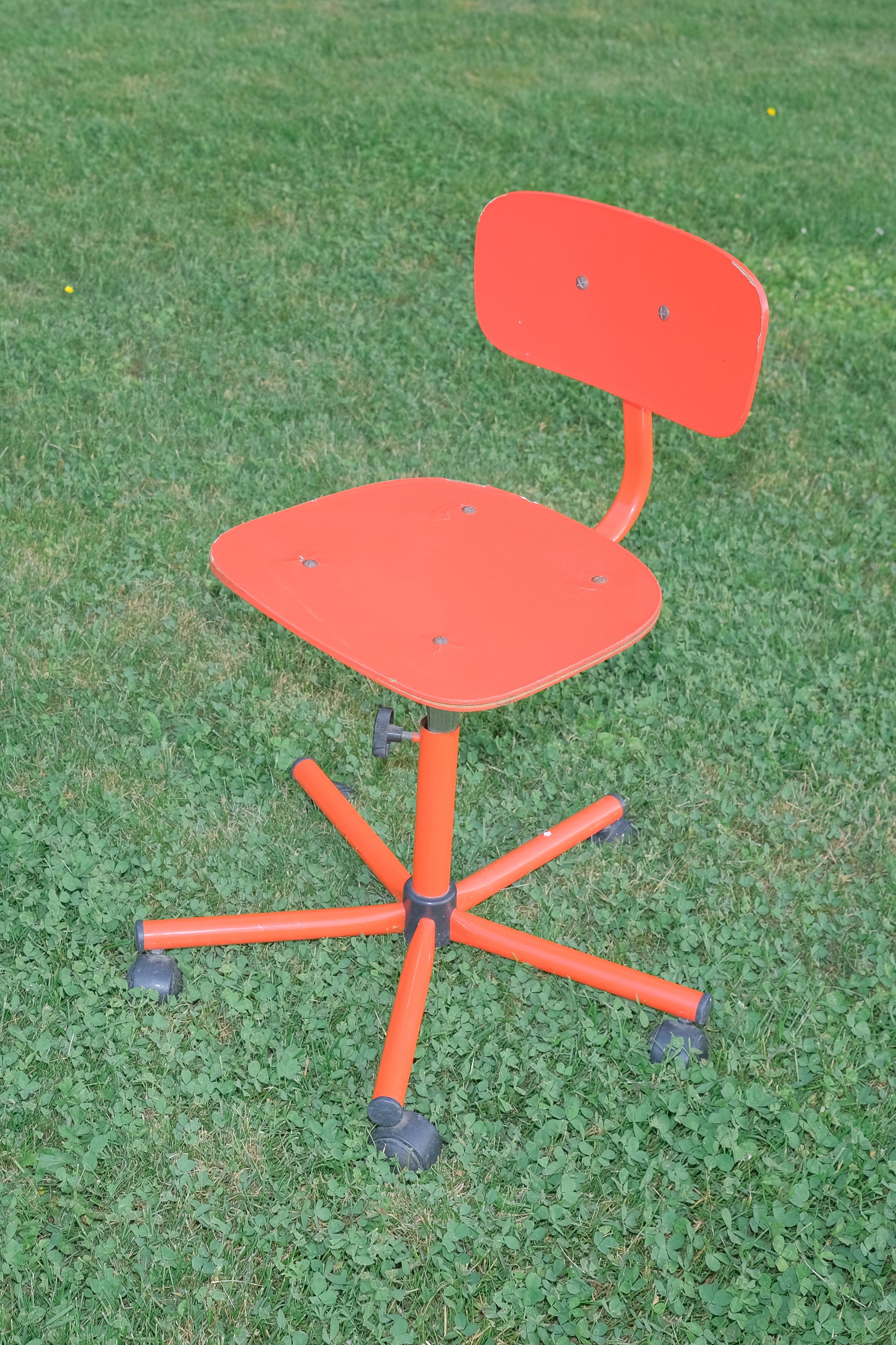 CHAISE DE BUREAU ANNÉE 1980/1990 EN BOIS ET MÉTAL ROUGE