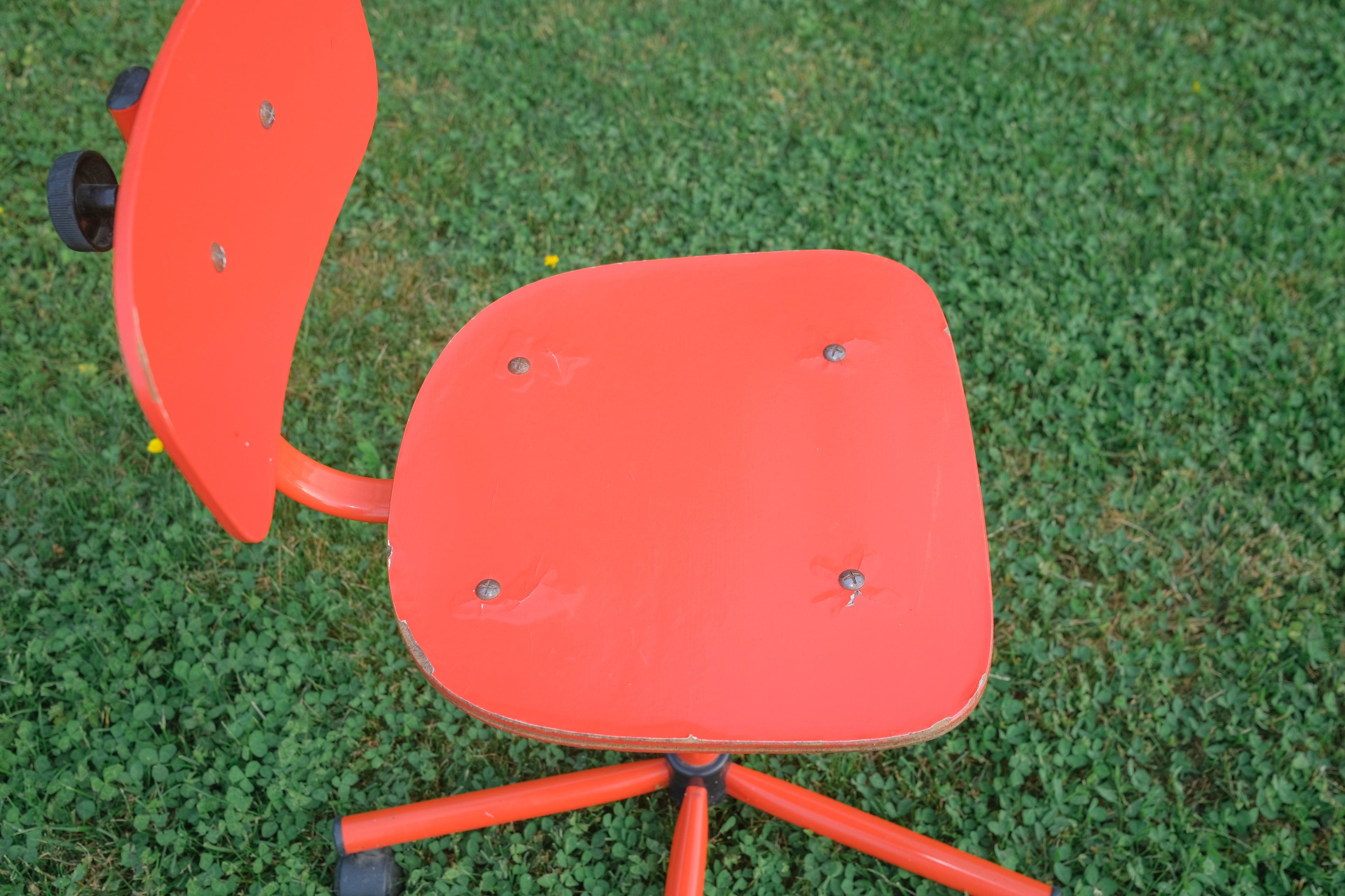 CHAISE DE BUREAU ANNÉE 1980/1990 EN BOIS ET MÉTAL ROUGE