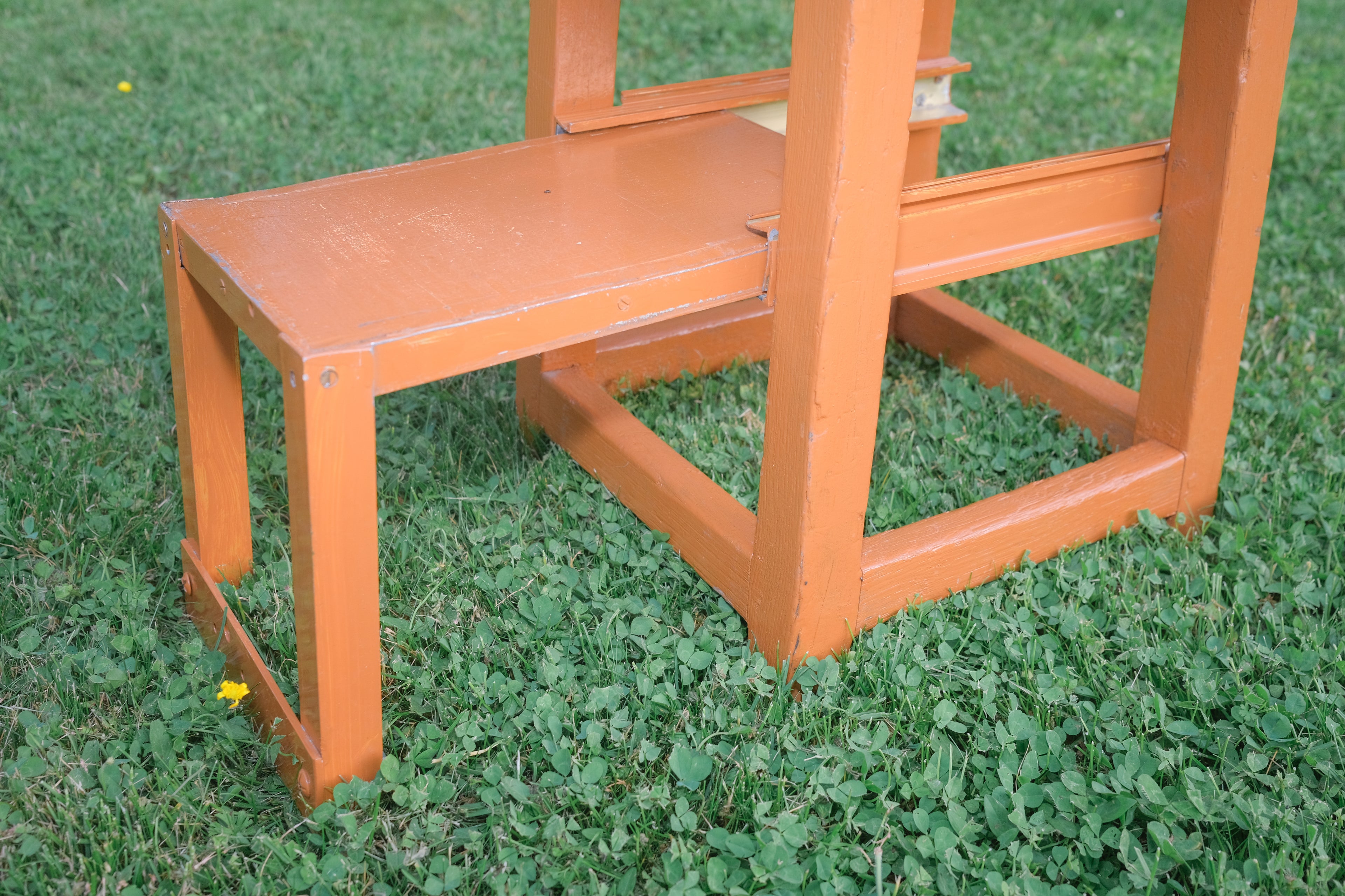 TABOURET / ESCABEAU D’ATELIER EN BOIS ET MÉTAL ORANGE