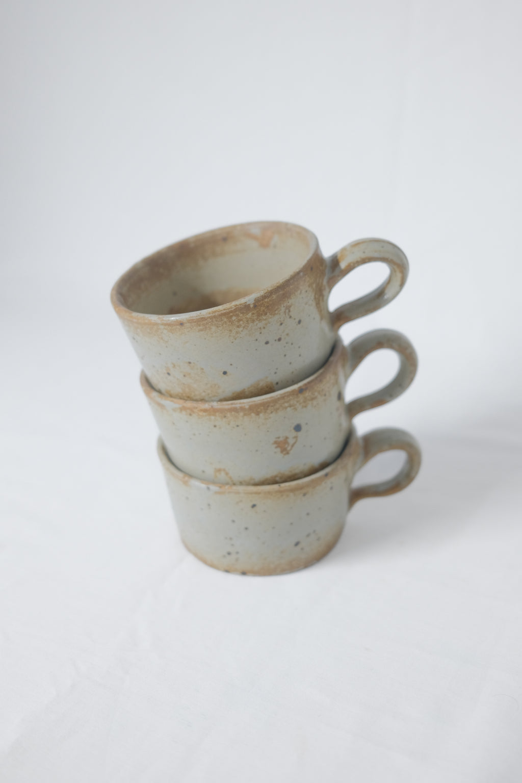 TRIO DE TASSES EN GRÈS GRIS/BRUN