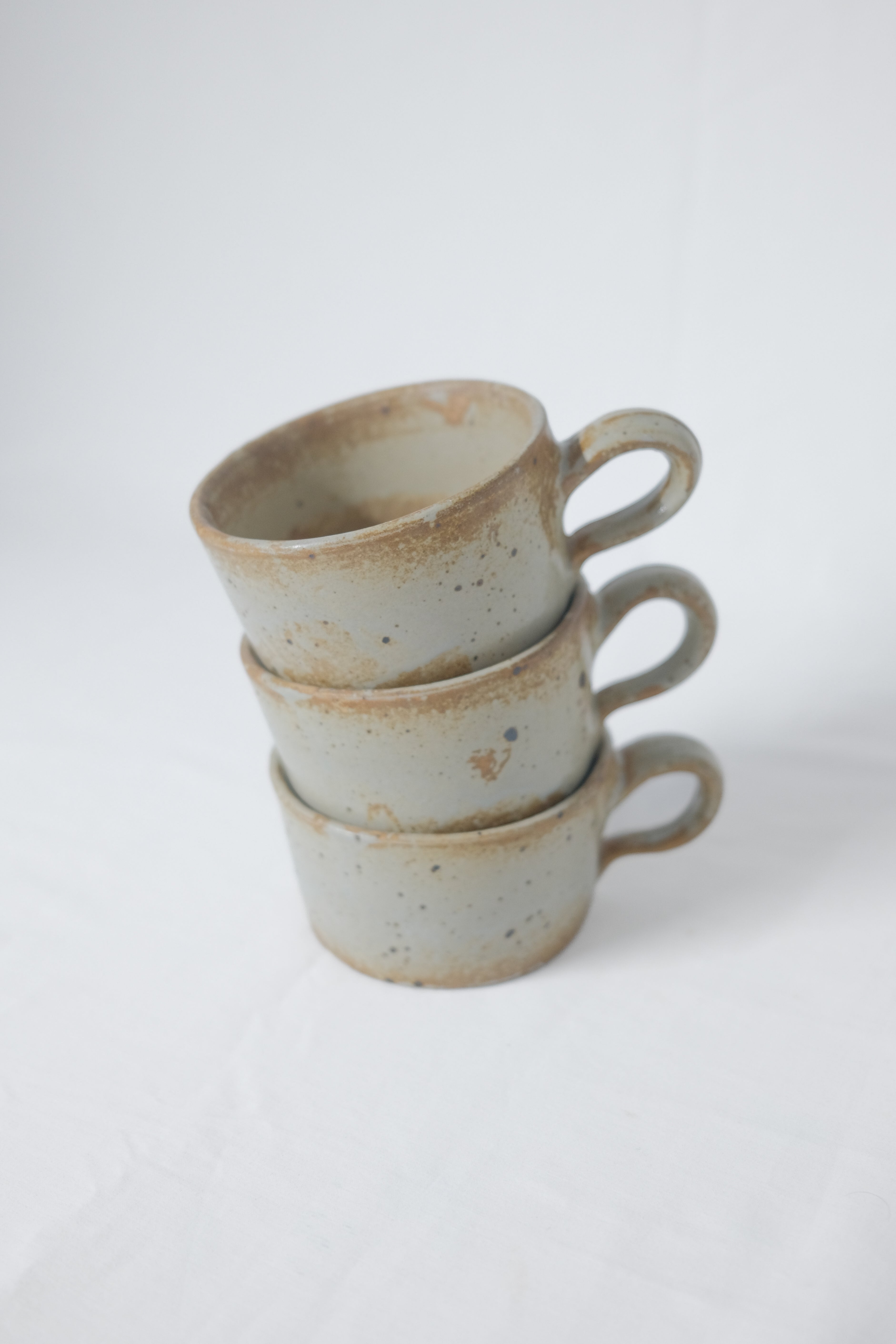 TRIO DE TASSES EN GRÈS GRIS/BRUN