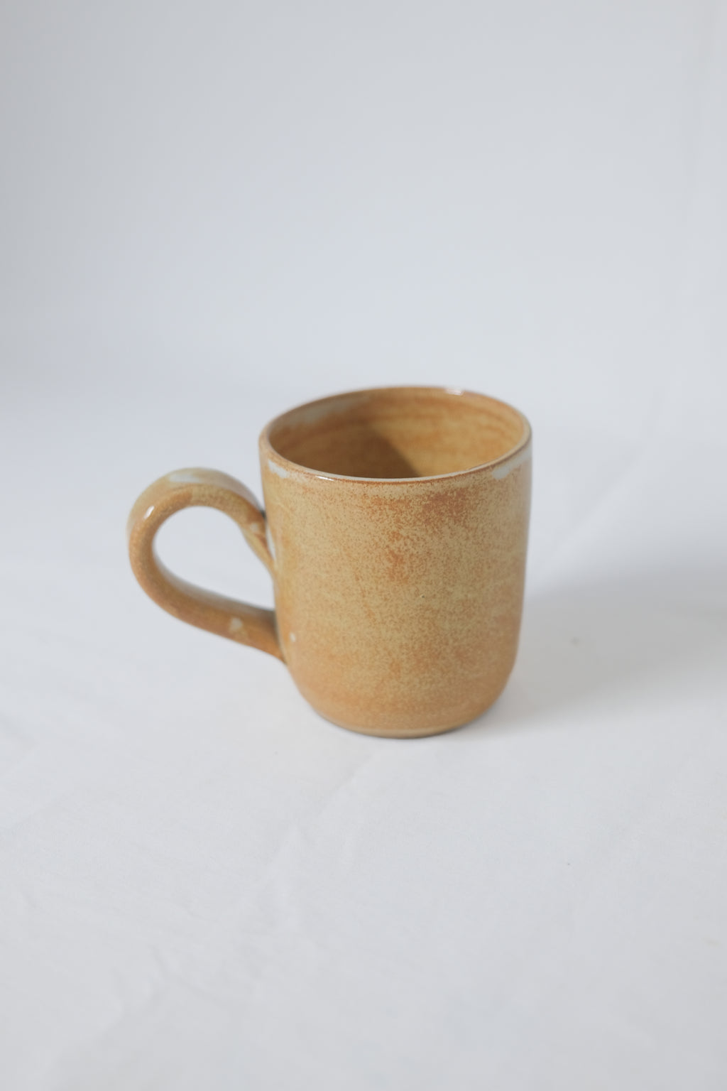 SET DE TASSES EN GRÈS BRUN/ORANGÉ