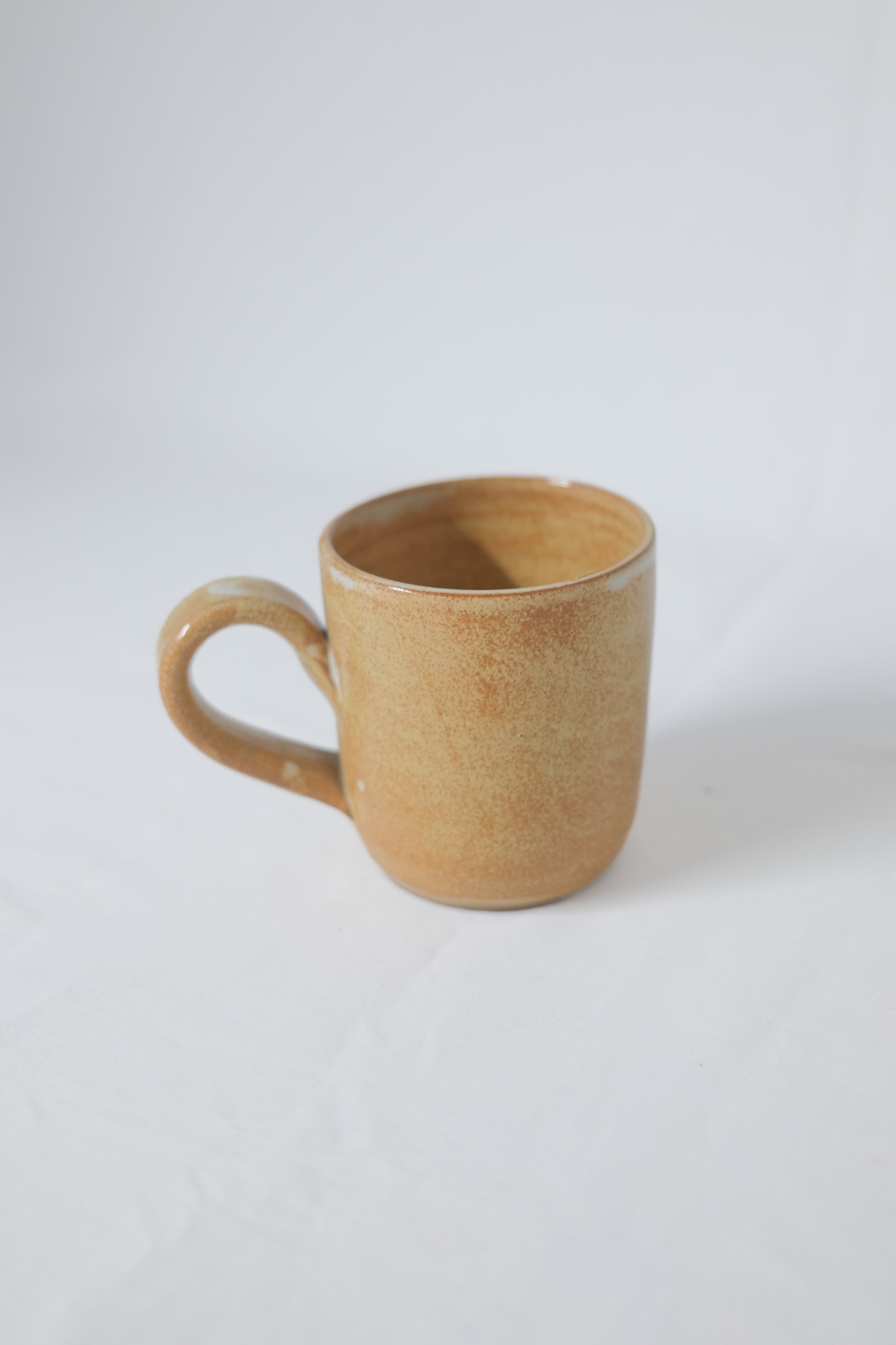 SET DE TASSES EN GRÈS BRUN/ORANGÉ